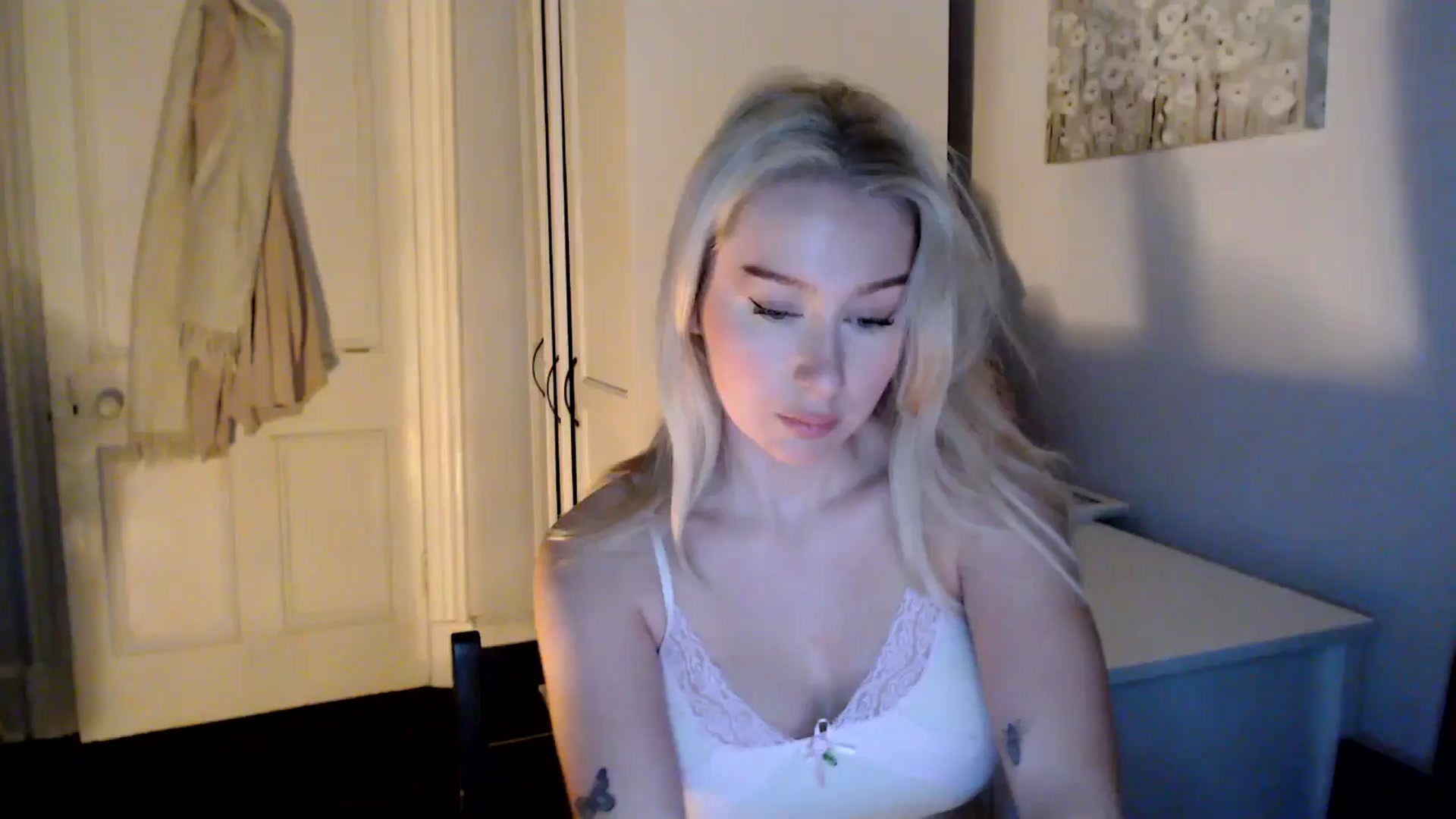 Gallery image thumbnail from Bday_Ava's myfreecams stream on, 01/12/2025, 16:28 image 13 of 20