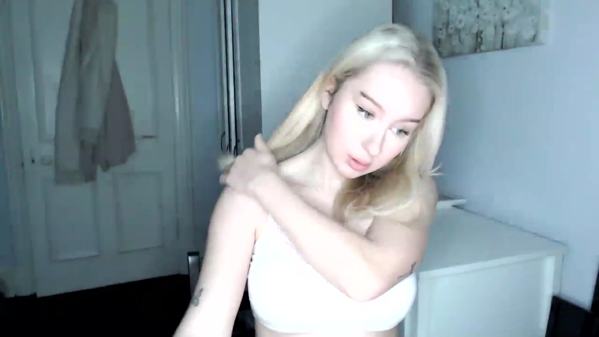 Gallery image thumbnail from Bday_Ava's myfreecams stream on, 01/12/2025, 16:28 image 9 of 20