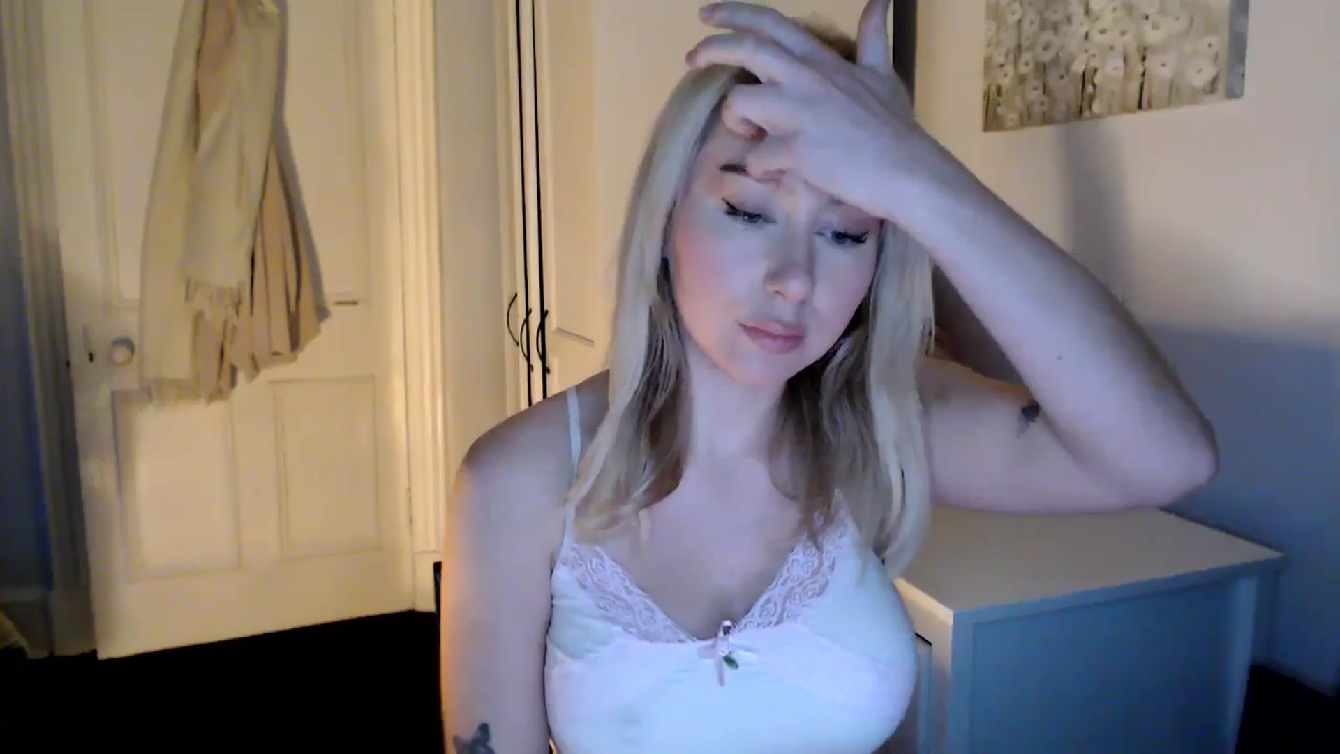 Gallery image thumbnail from Bday_Ava's myfreecams stream on, 01/12/2025, 16:28 image 6 of 20