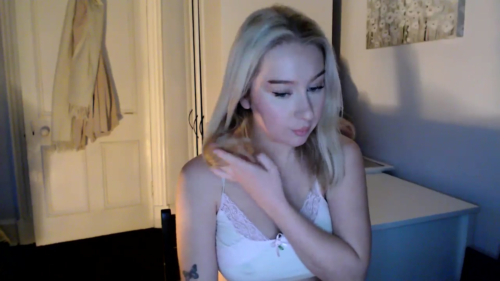 Gallery image thumbnail from Bday_Ava's myfreecams stream on, 01/12/2025, 16:28 image 4 of 20