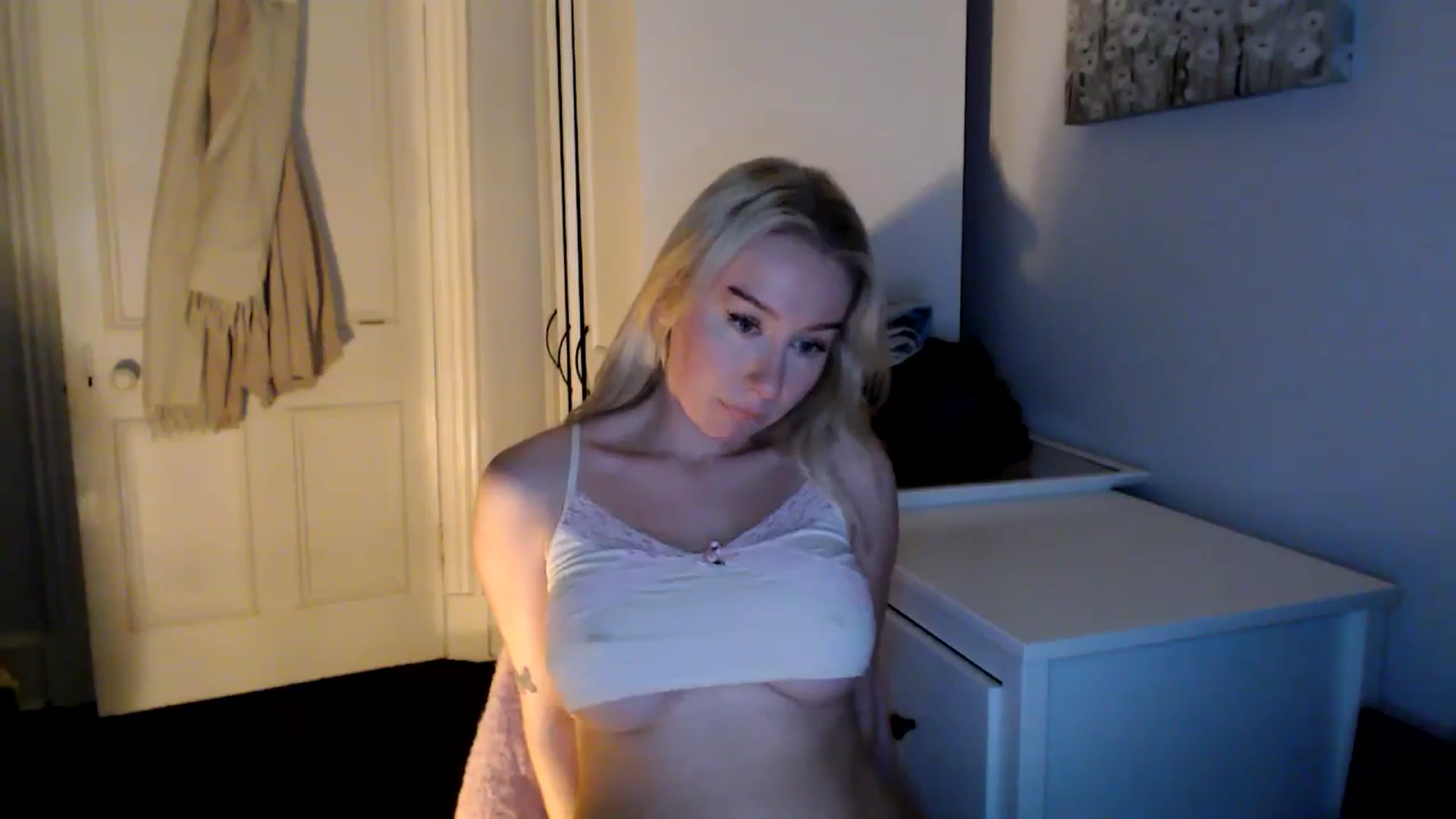 Gallery image thumbnail from Bday_Ava's myfreecams stream on, 01/12/2025, 19:04 image 10 of 20