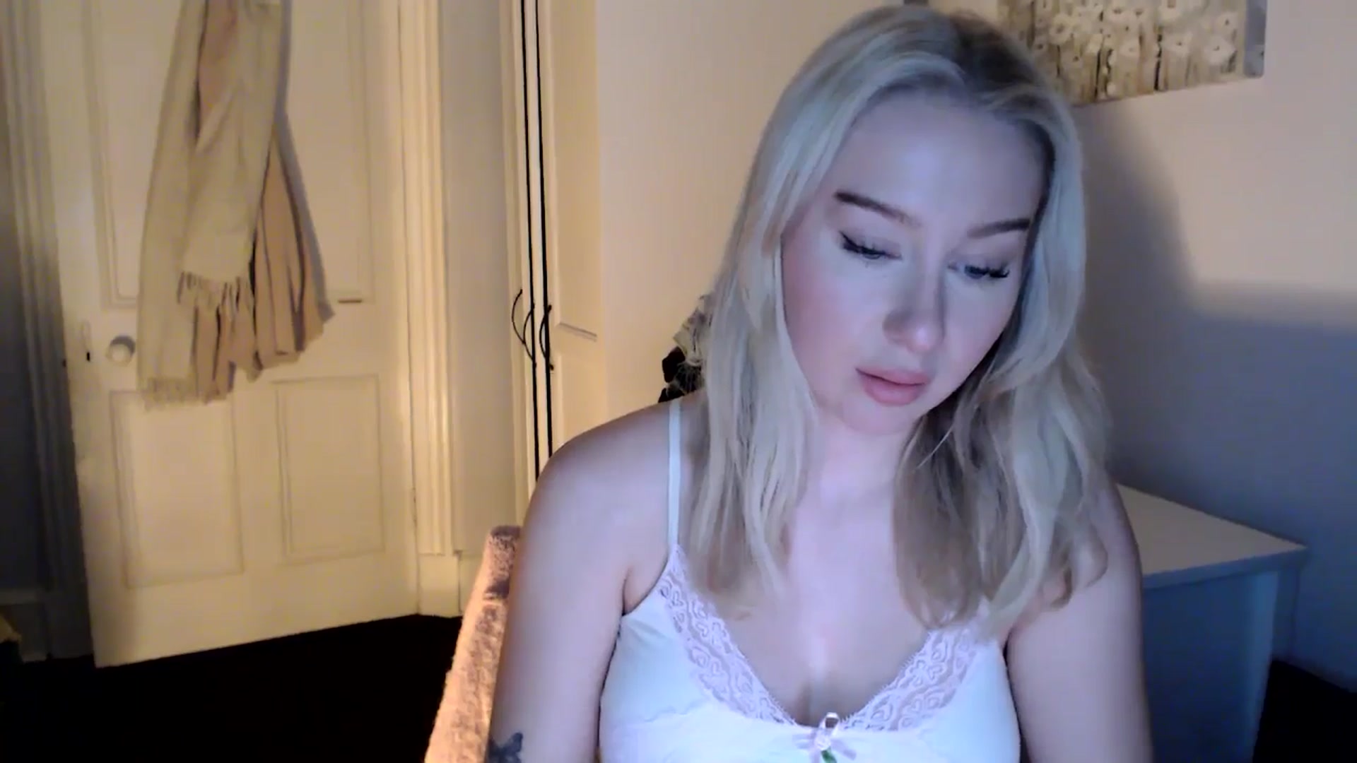 Gallery image thumbnail from Bday_Ava's myfreecams stream on, 01/12/2025, 19:04 image 4 of 20