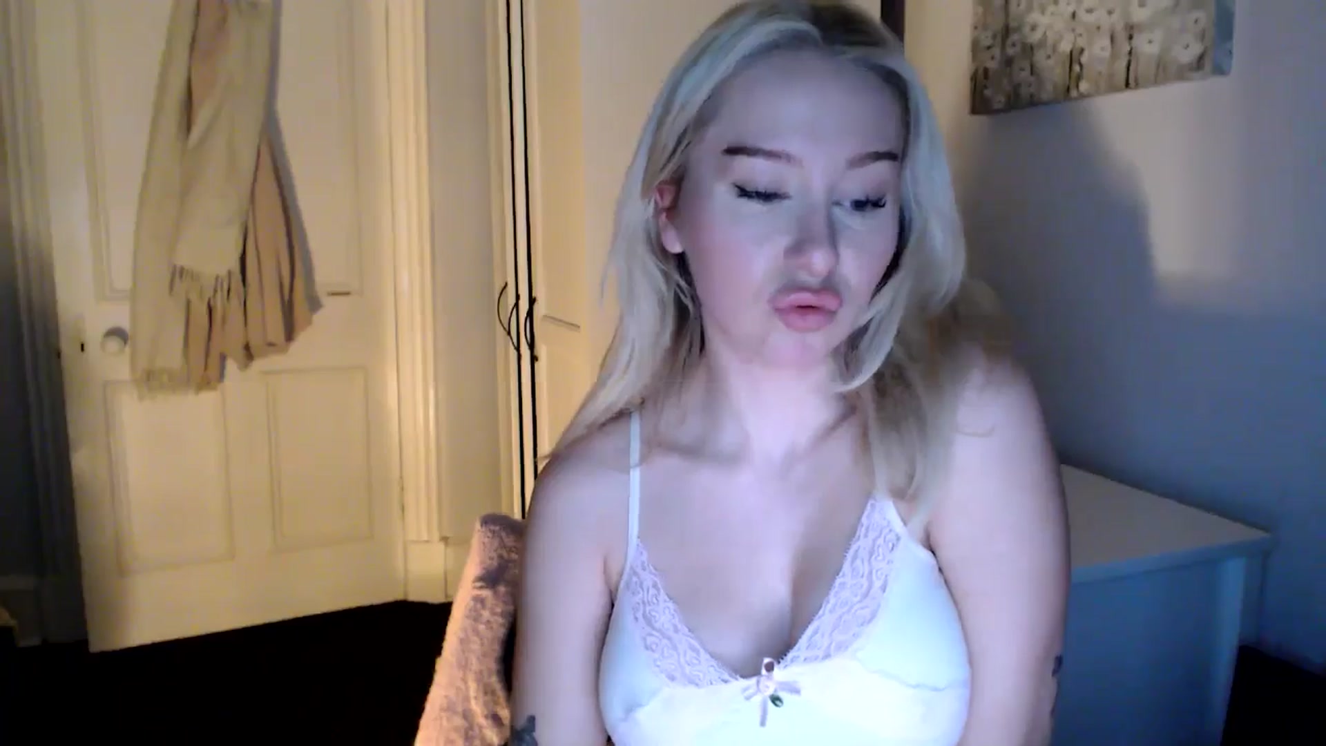 Gallery image thumbnail from Bday_Ava's myfreecams stream on, 01/12/2025, 19:04 image 11 of 20