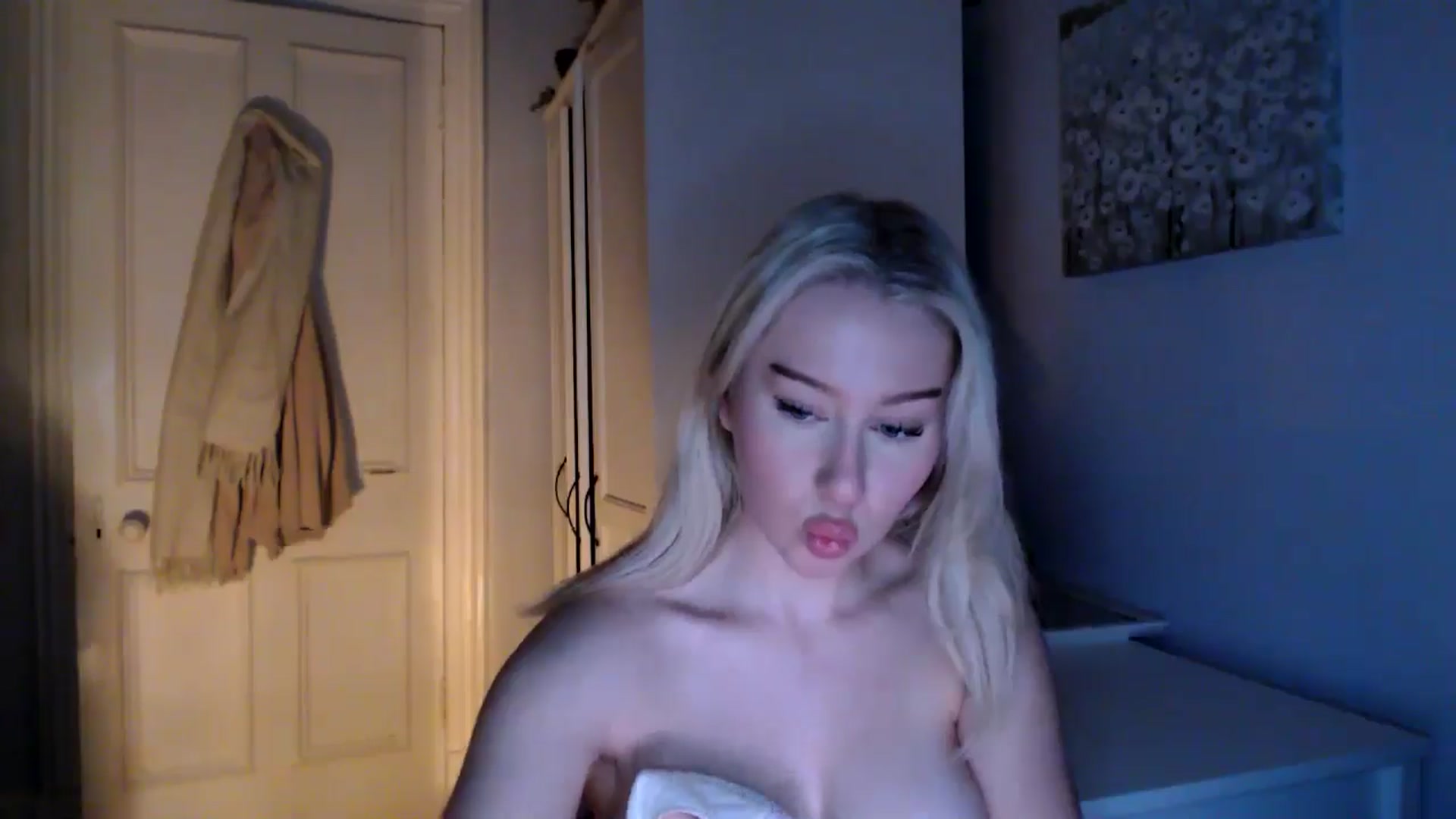 Gallery image thumbnail from Bday_Ava's myfreecams stream on, 01/12/2025, 19:04 image 13 of 20