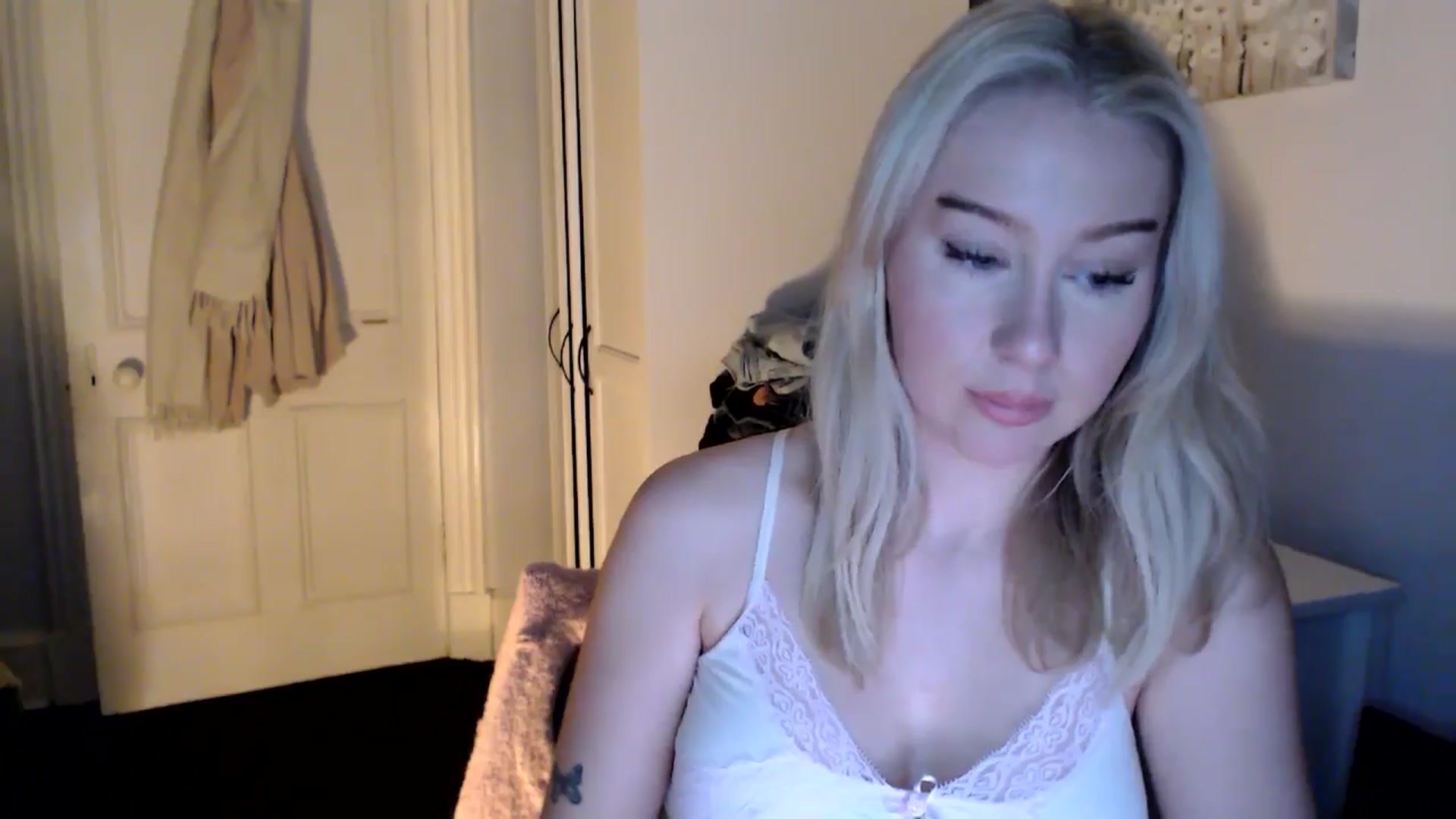 Gallery image thumbnail from Bday_Ava's myfreecams stream on, 01/12/2025, 19:04 image 5 of 20