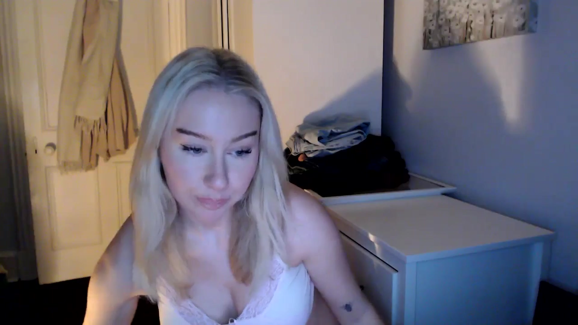 Gallery image thumbnail from Bday_Ava's myfreecams stream on, 01/12/2025, 19:04 image 7 of 20