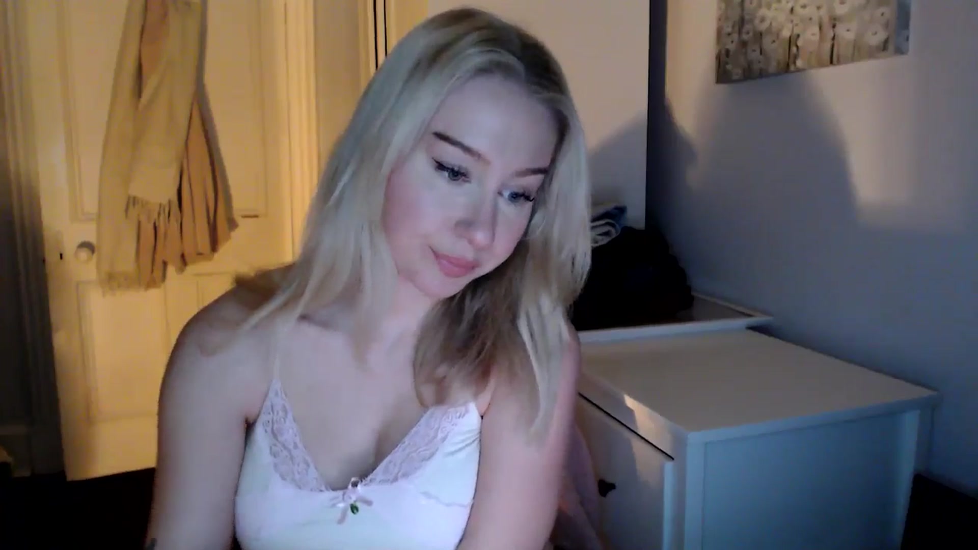 Gallery image thumbnail from Bday_Ava's myfreecams stream on, 01/12/2025, 19:04 image 9 of 20
