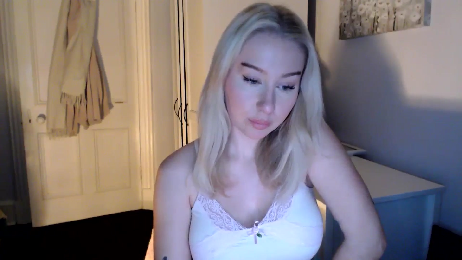 Gallery image thumbnail from Bday_Ava's myfreecams stream on, 01/12/2025, 19:04 image 6 of 20