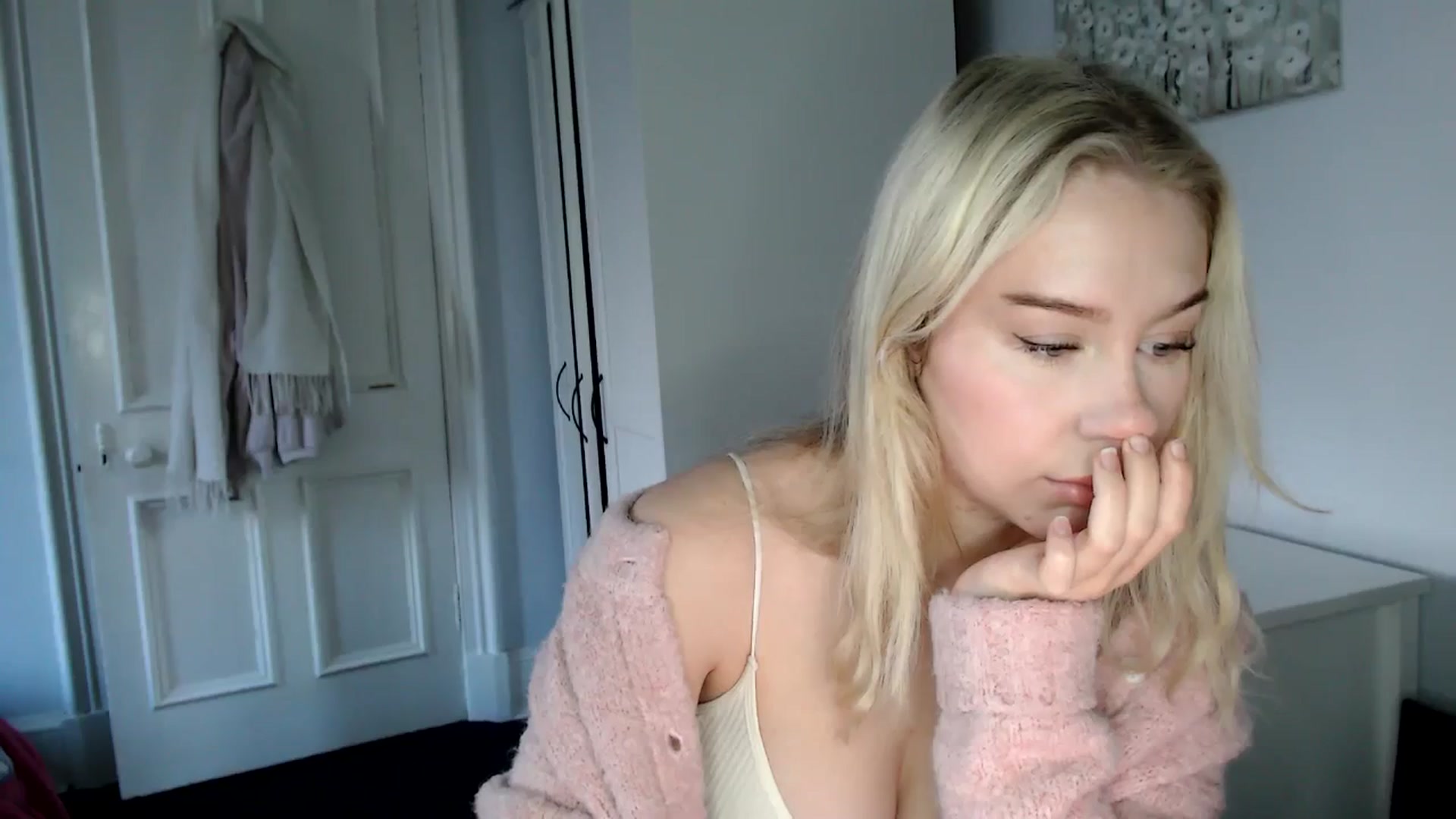 Gallery image thumbnail from Bday_Ava's myfreecams stream on, 01/14/2025, 10:19 image 17 of 20