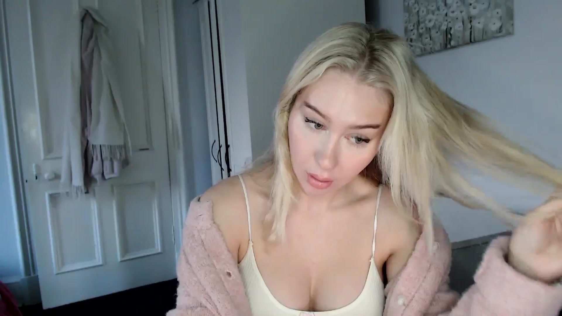 Gallery image thumbnail from Bday_Ava's myfreecams stream on, 01/14/2025, 10:19 image 13 of 20