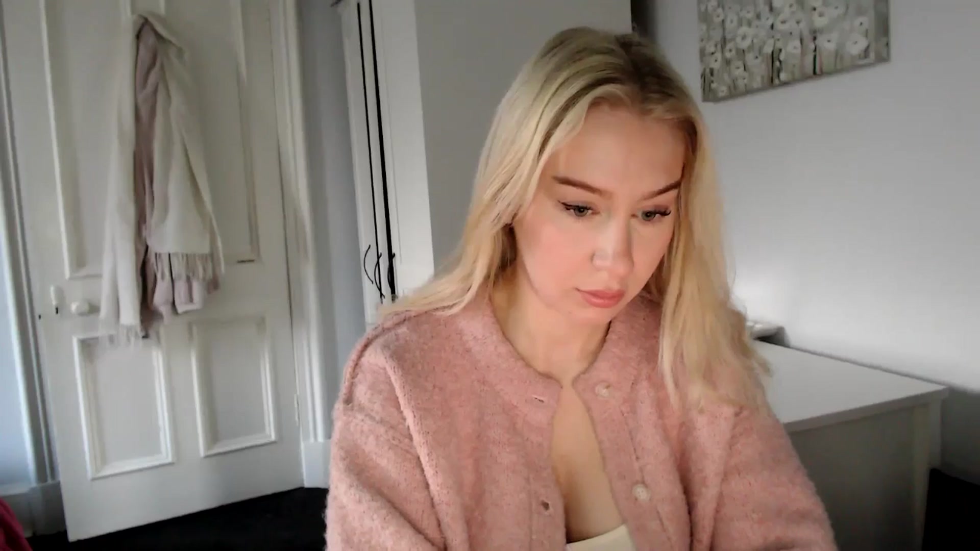 Gallery image thumbnail from Bday_Ava's myfreecams stream on, 01/14/2025, 10:19 image 6 of 20