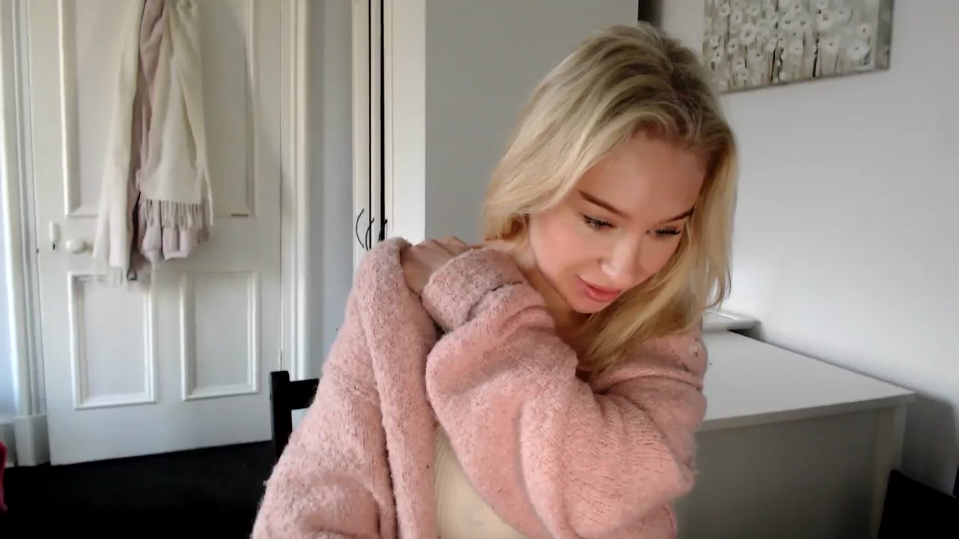 Gallery image thumbnail from Bday_Ava's myfreecams stream on, 01/14/2025, 11:03 image 19 of 20