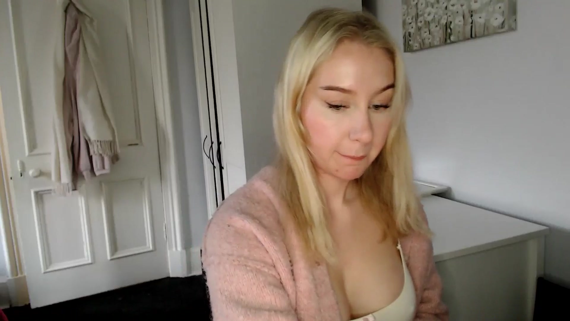 Gallery image thumbnail from Bday_Ava's myfreecams stream on, 01/14/2025, 14:16 image 2 of 20