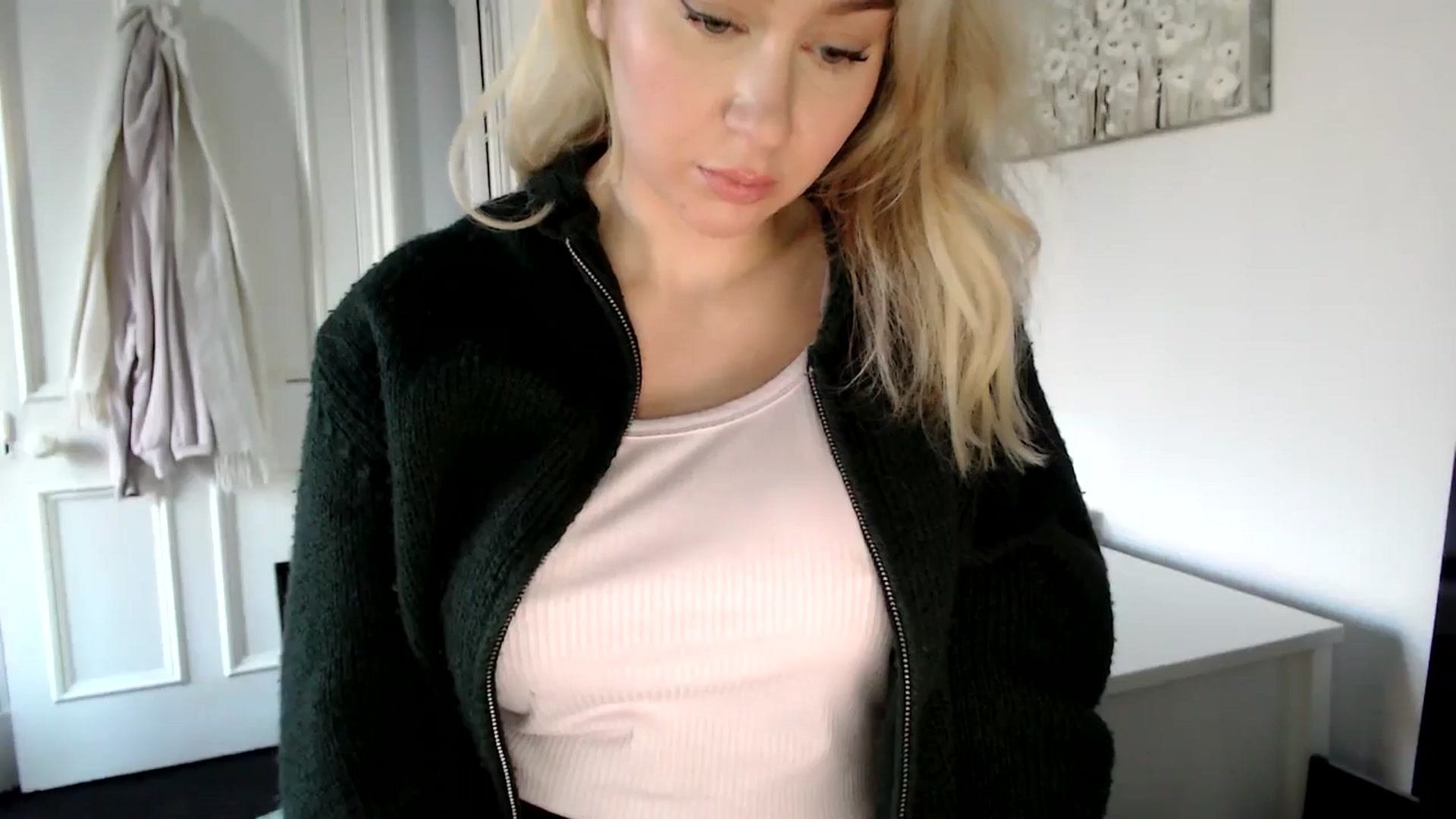 Gallery image thumbnail from Bday_Ava's myfreecams stream on, 01/15/2025, 14:16 image 5 of 20