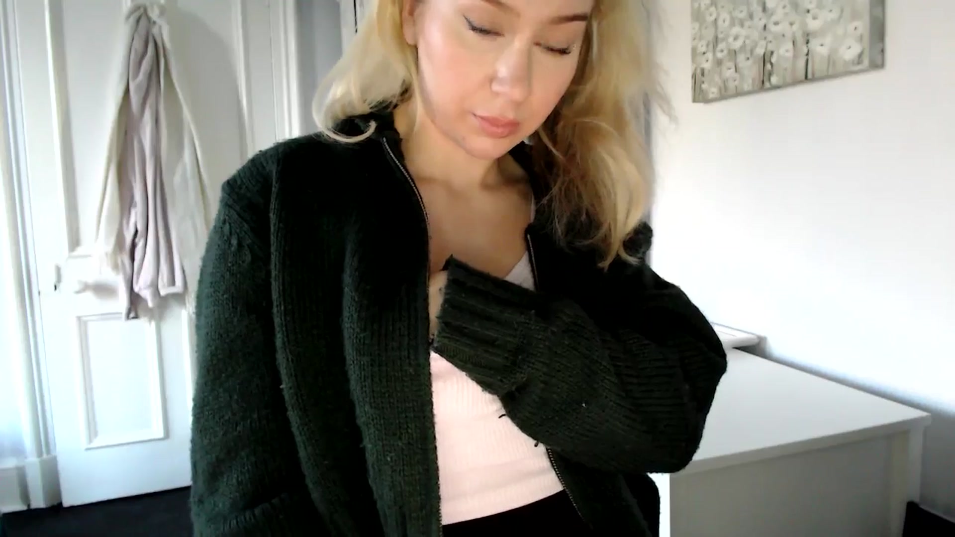 Gallery image thumbnail from Bday_Ava's myfreecams stream on, 01/15/2025, 14:16 image 6 of 20