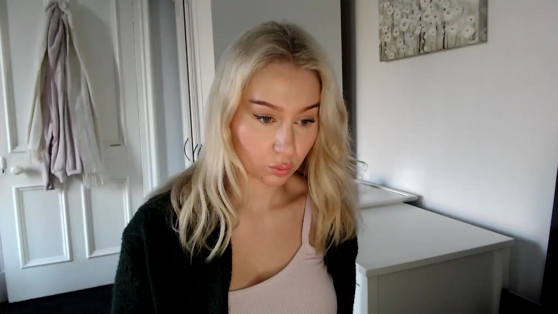 Gallery image thumbnail from Bday_Ava's myfreecams stream on, 01/15/2025, 14:16 image 10 of 20