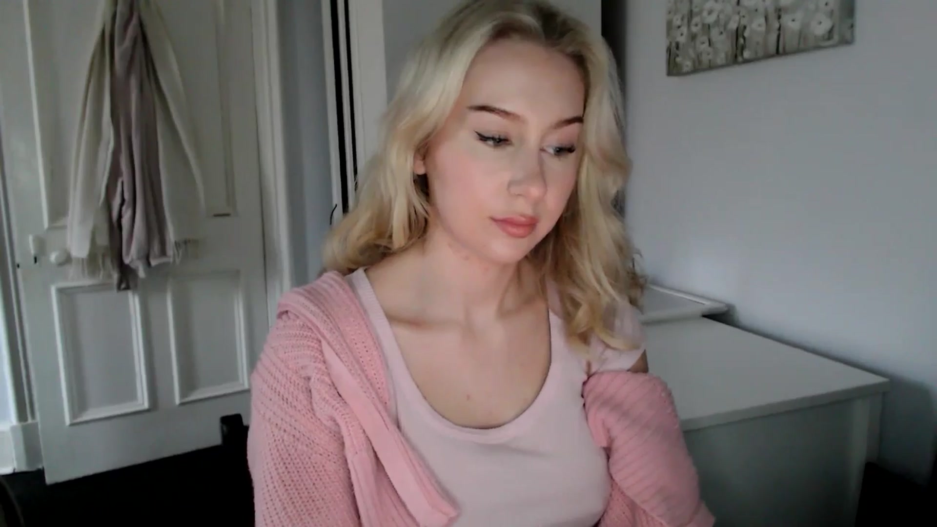 Gallery image thumbnail from Bday_Ava's myfreecams stream on, 01/17/2025, 15:54 image 10 of 20