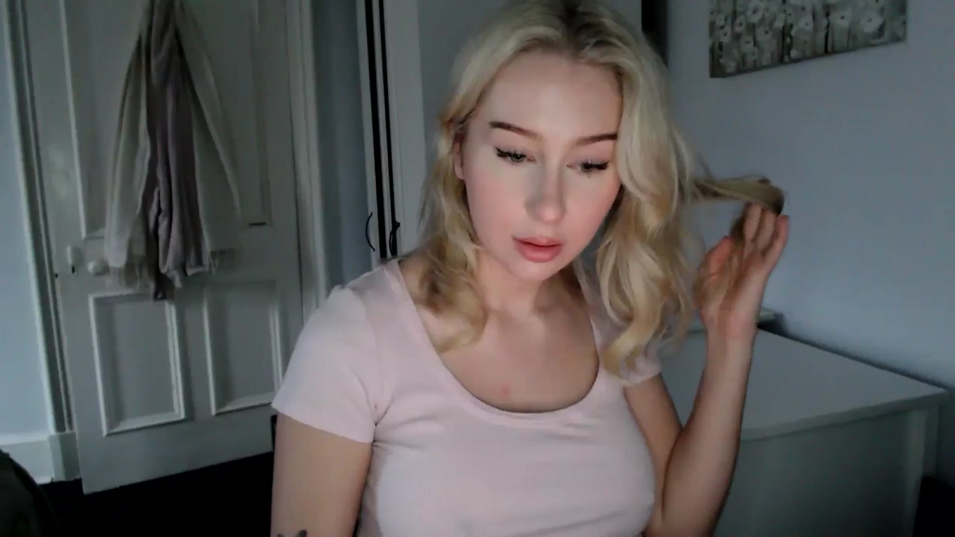 Gallery image thumbnail from Bday_Ava's myfreecams stream on, 01/17/2025, 15:54 image 13 of 20