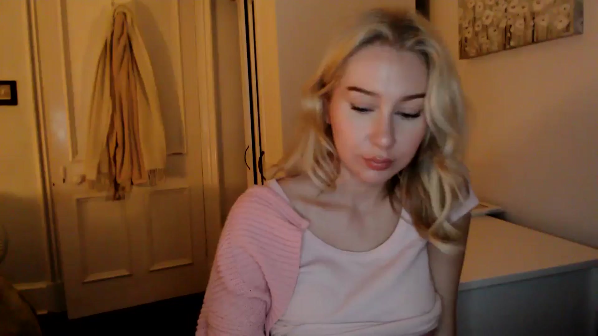 Gallery image thumbnail from Bday_Ava's myfreecams stream on, 01/17/2025, 16:59 image 17 of 20