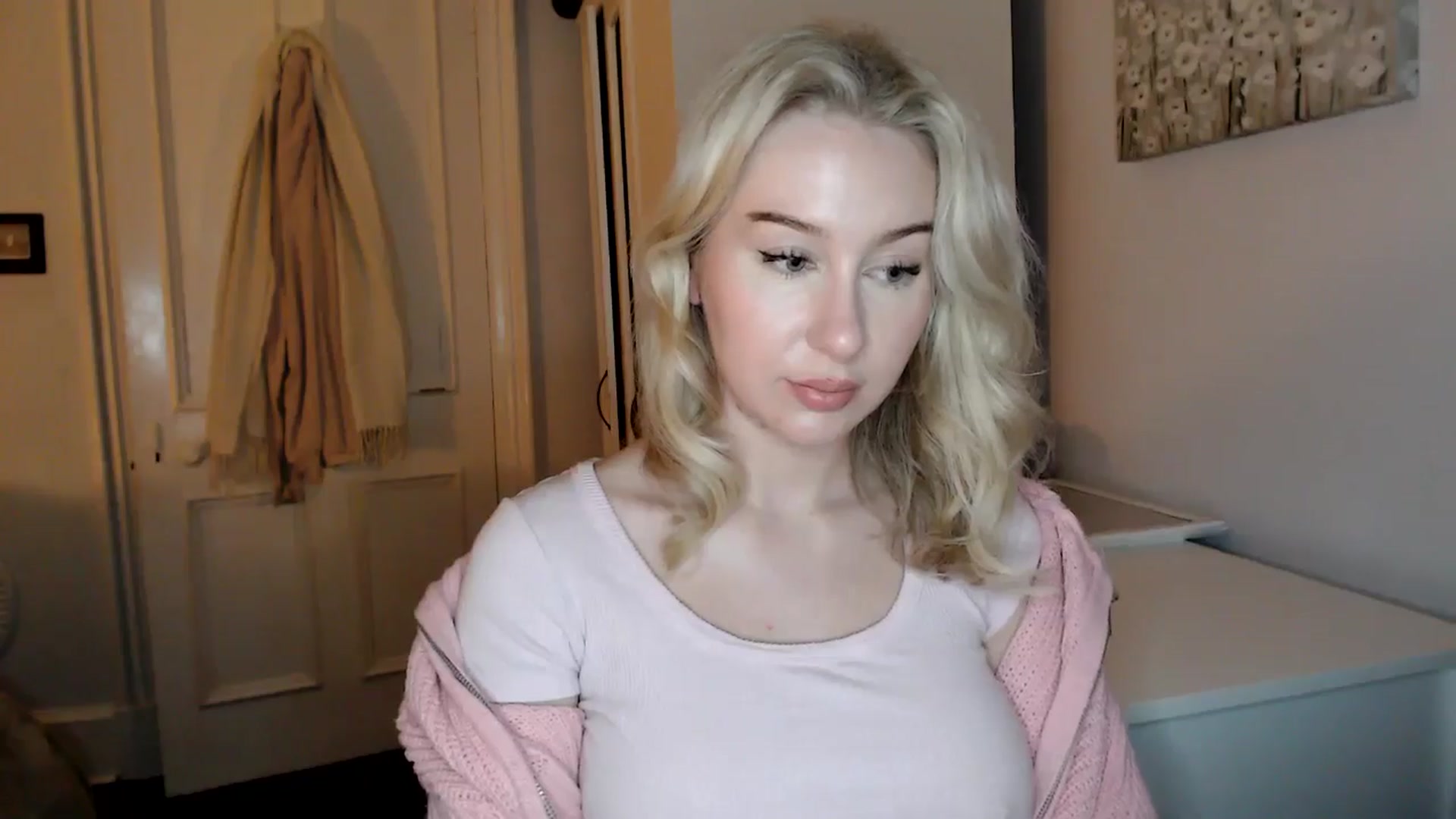 Gallery image thumbnail from Bday_Ava's myfreecams stream on, 01/17/2025, 16:59 image 14 of 20