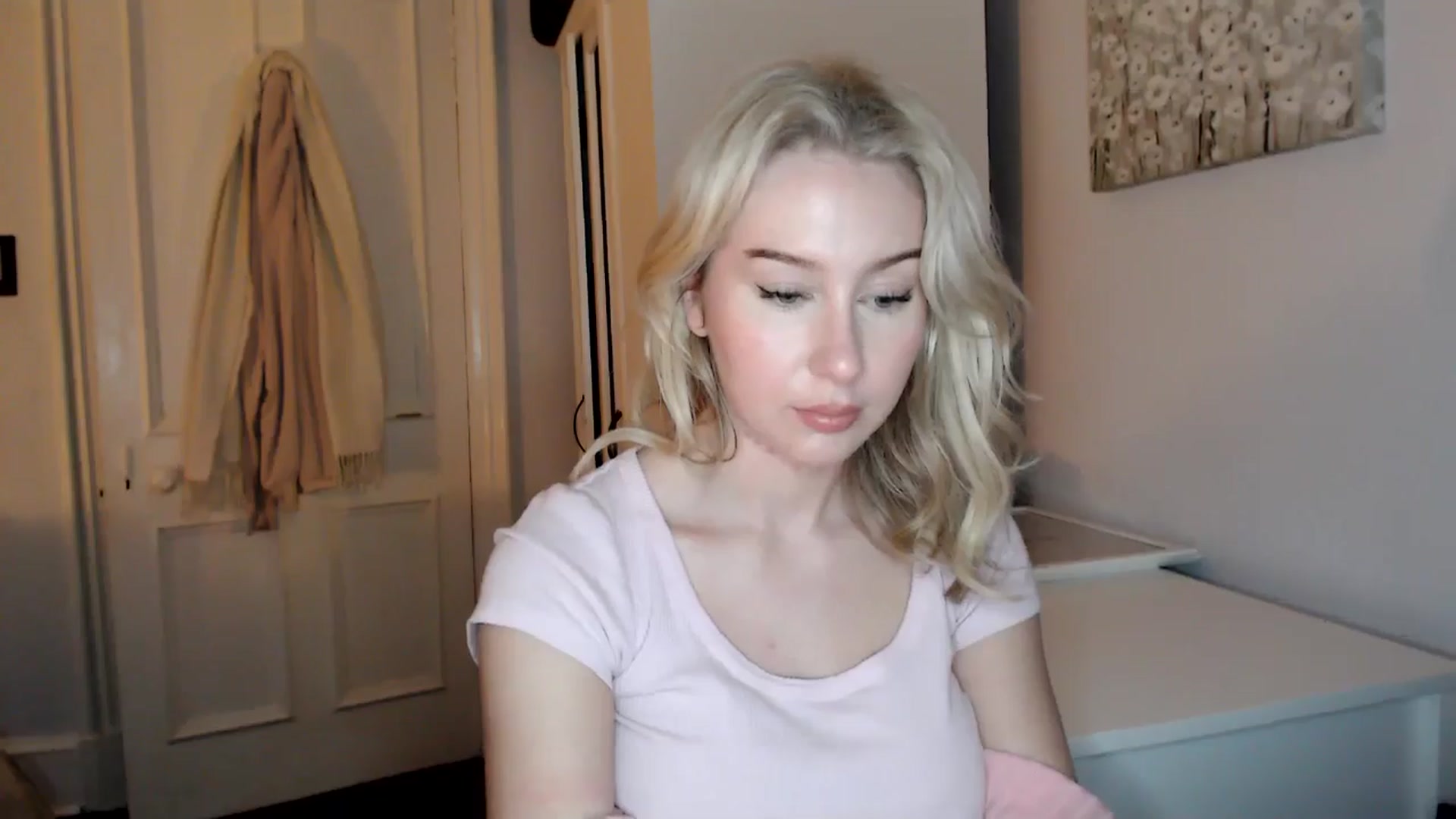 Gallery image thumbnail from Bday_Ava's myfreecams stream on, 01/17/2025, 16:59 image 6 of 20