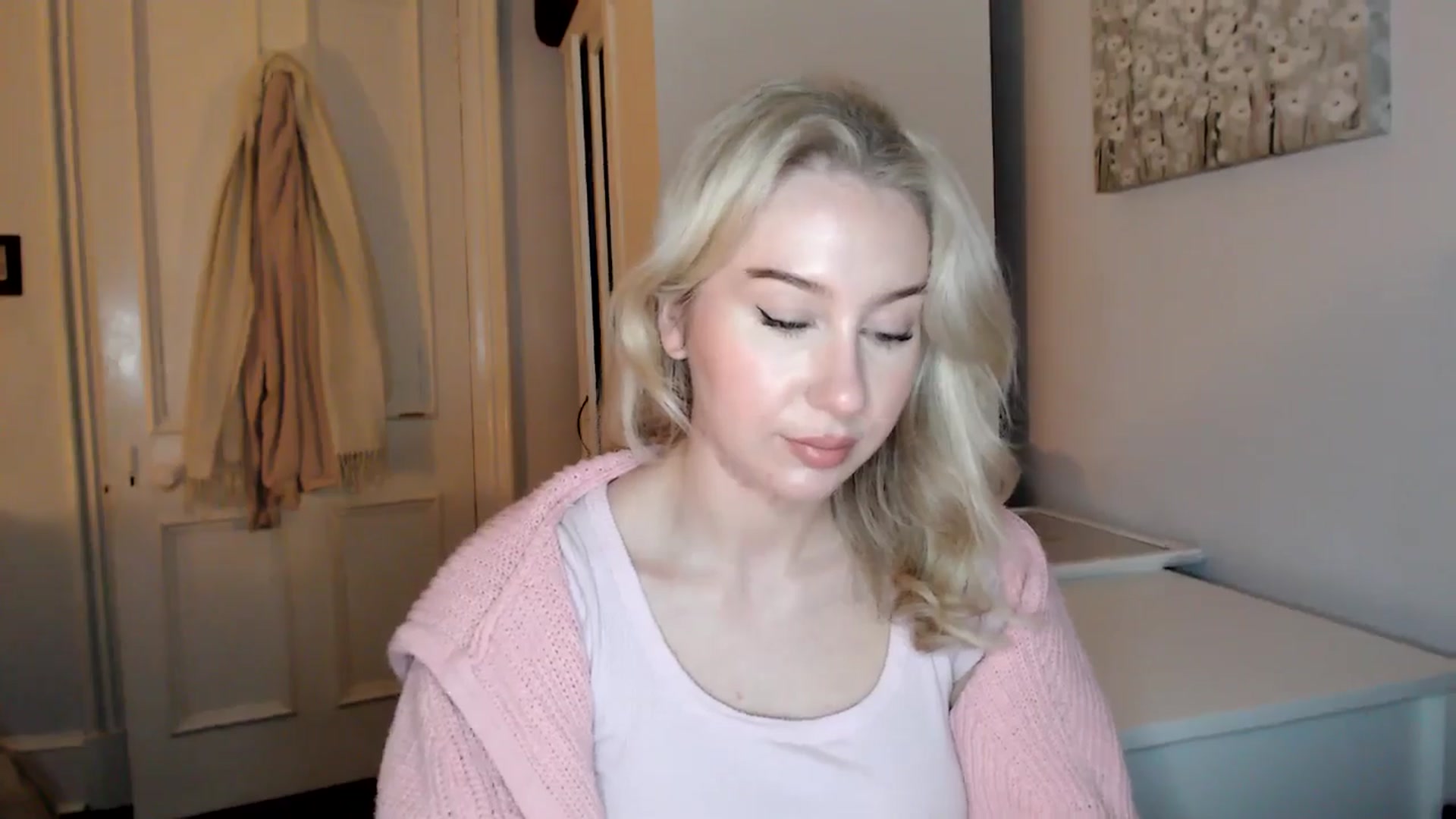 Gallery image thumbnail from Bday_Ava's myfreecams stream on, 01/17/2025, 16:59 image 9 of 20