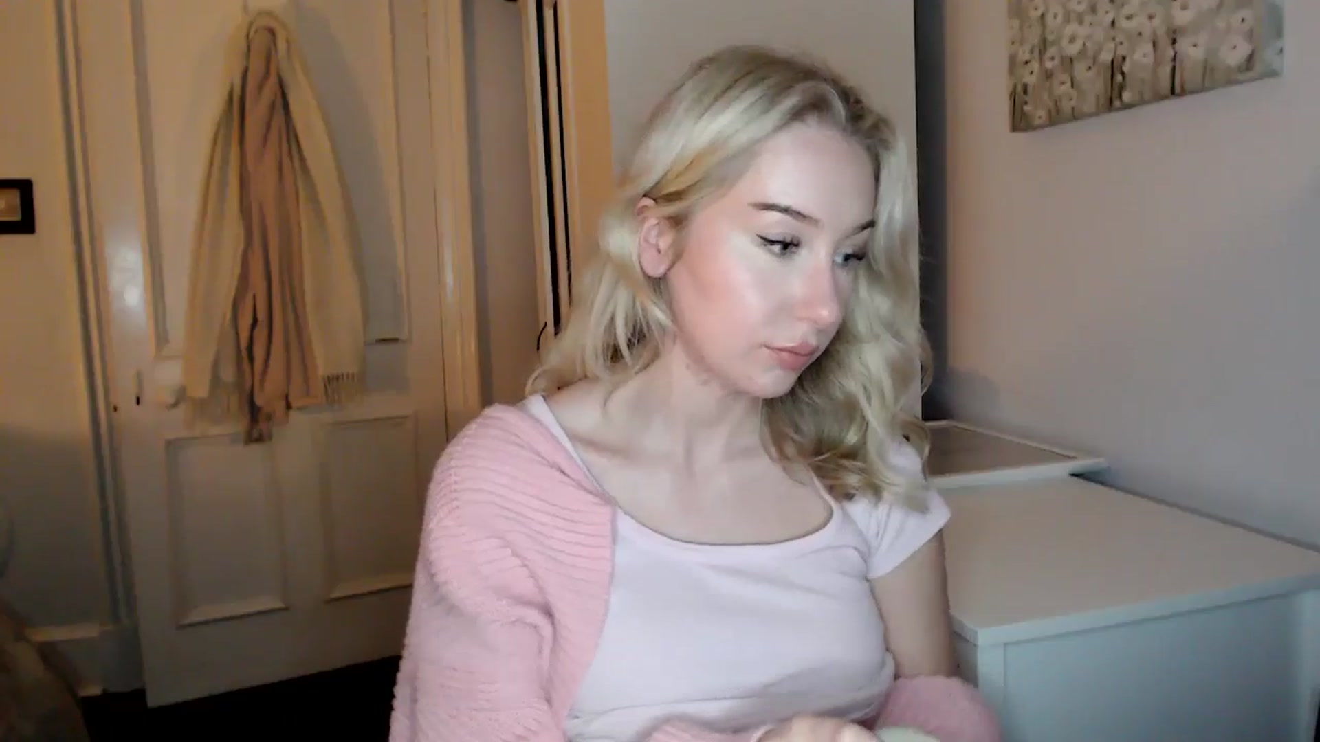 Gallery image thumbnail from Bday_Ava's myfreecams stream on, 01/17/2025, 16:59 image 15 of 20