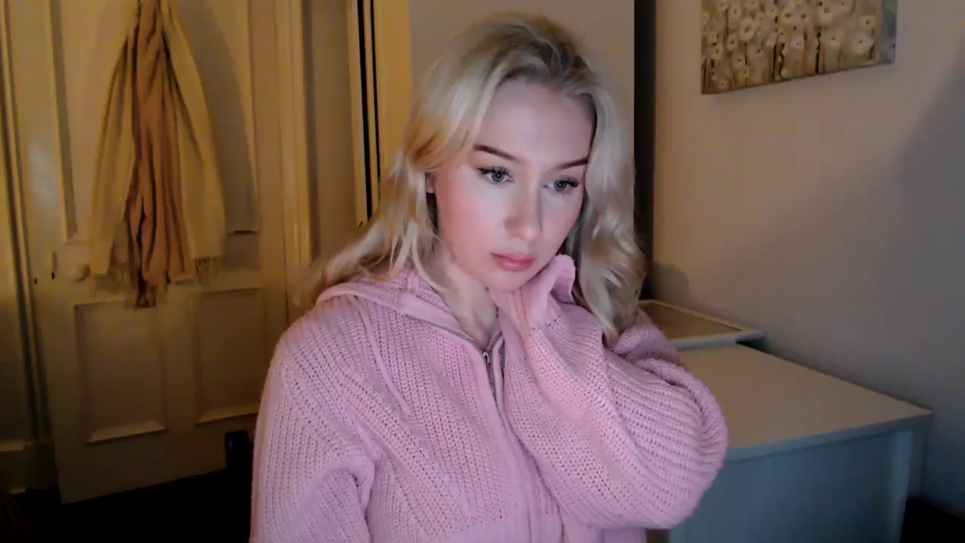Gallery image thumbnail from Bday_Ava's myfreecams stream on, 01/17/2025, 19:40 image 17 of 20