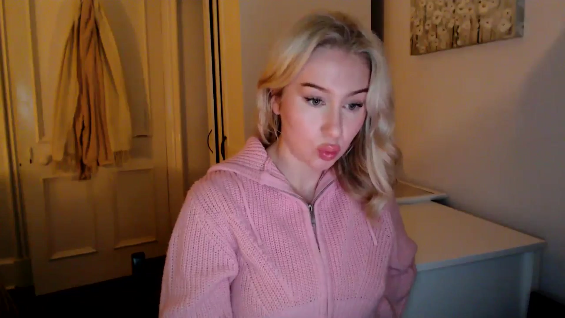 Gallery image thumbnail from Bday_Ava's myfreecams stream on, 01/17/2025, 19:40 image 16 of 20