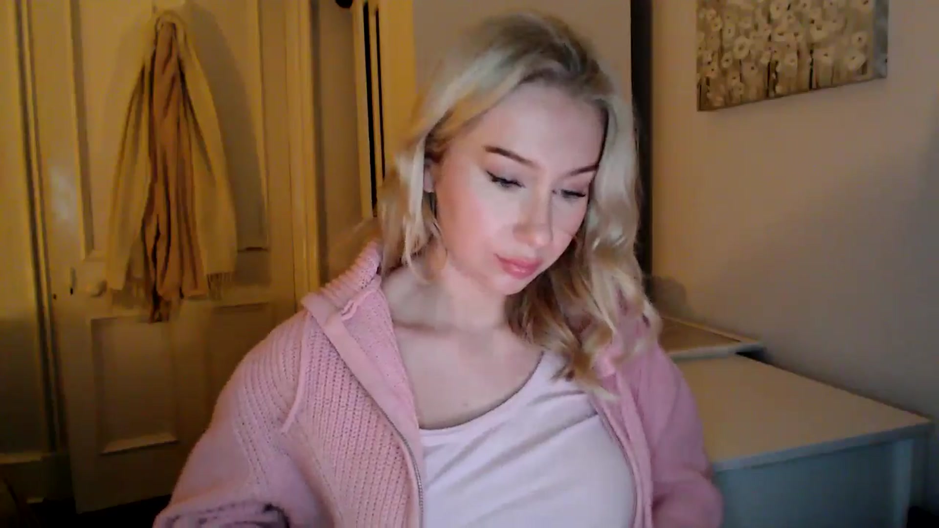 Gallery image thumbnail from Bday_Ava's myfreecams stream on, 01/17/2025, 19:40 image 14 of 20