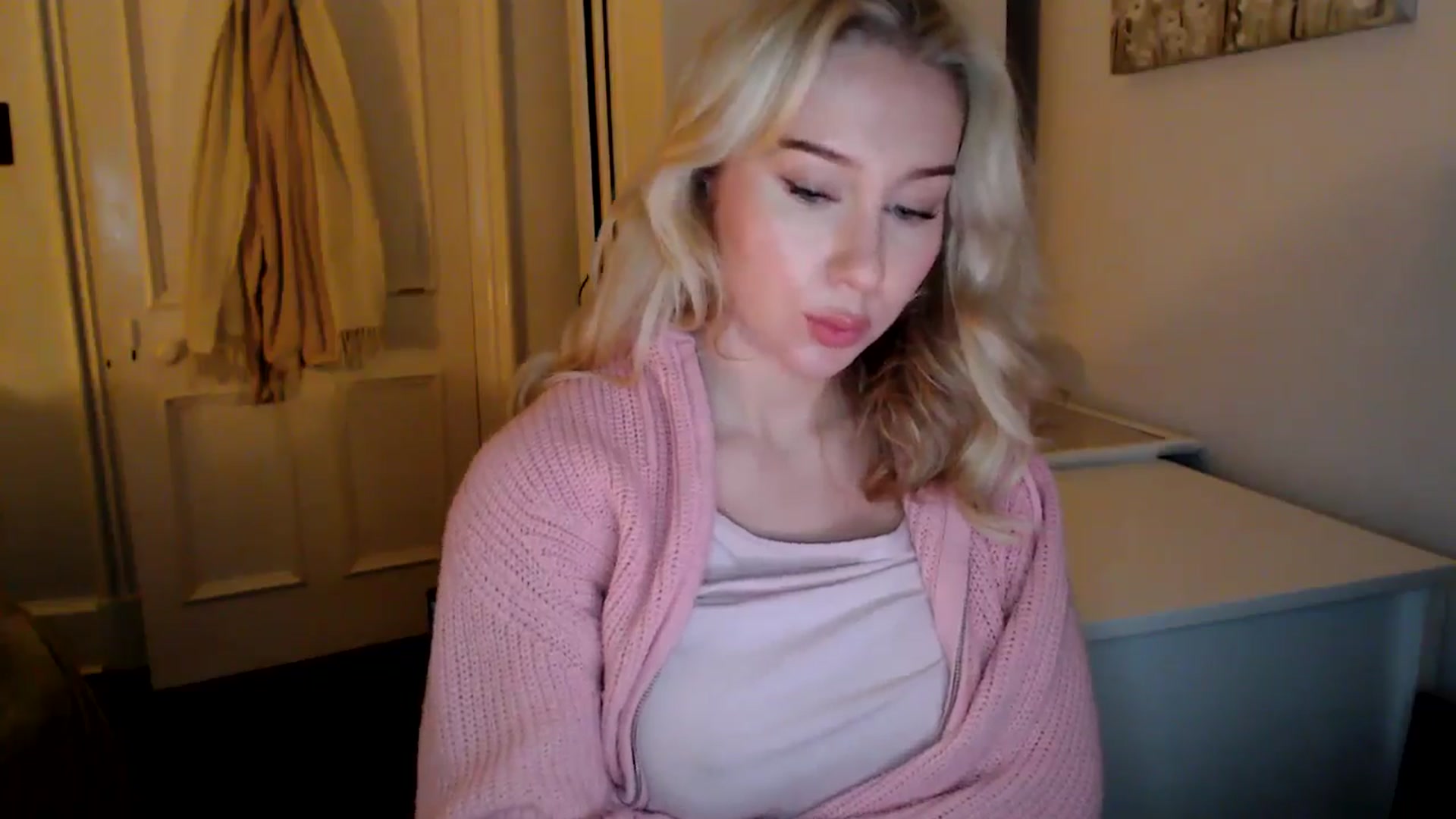 Gallery image thumbnail from Bday_Ava's myfreecams stream on, 01/17/2025, 19:40 image 5 of 20