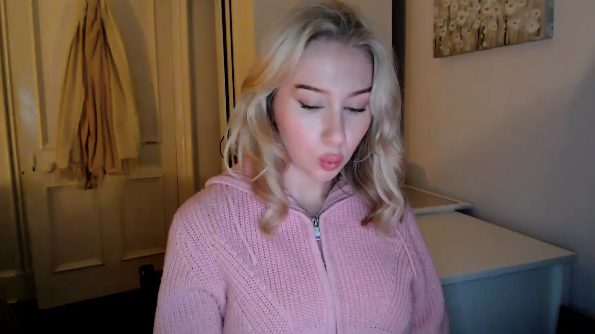 Gallery image thumbnail from Bday_Ava's myfreecams stream on, 01/17/2025, 19:40 image 19 of 20