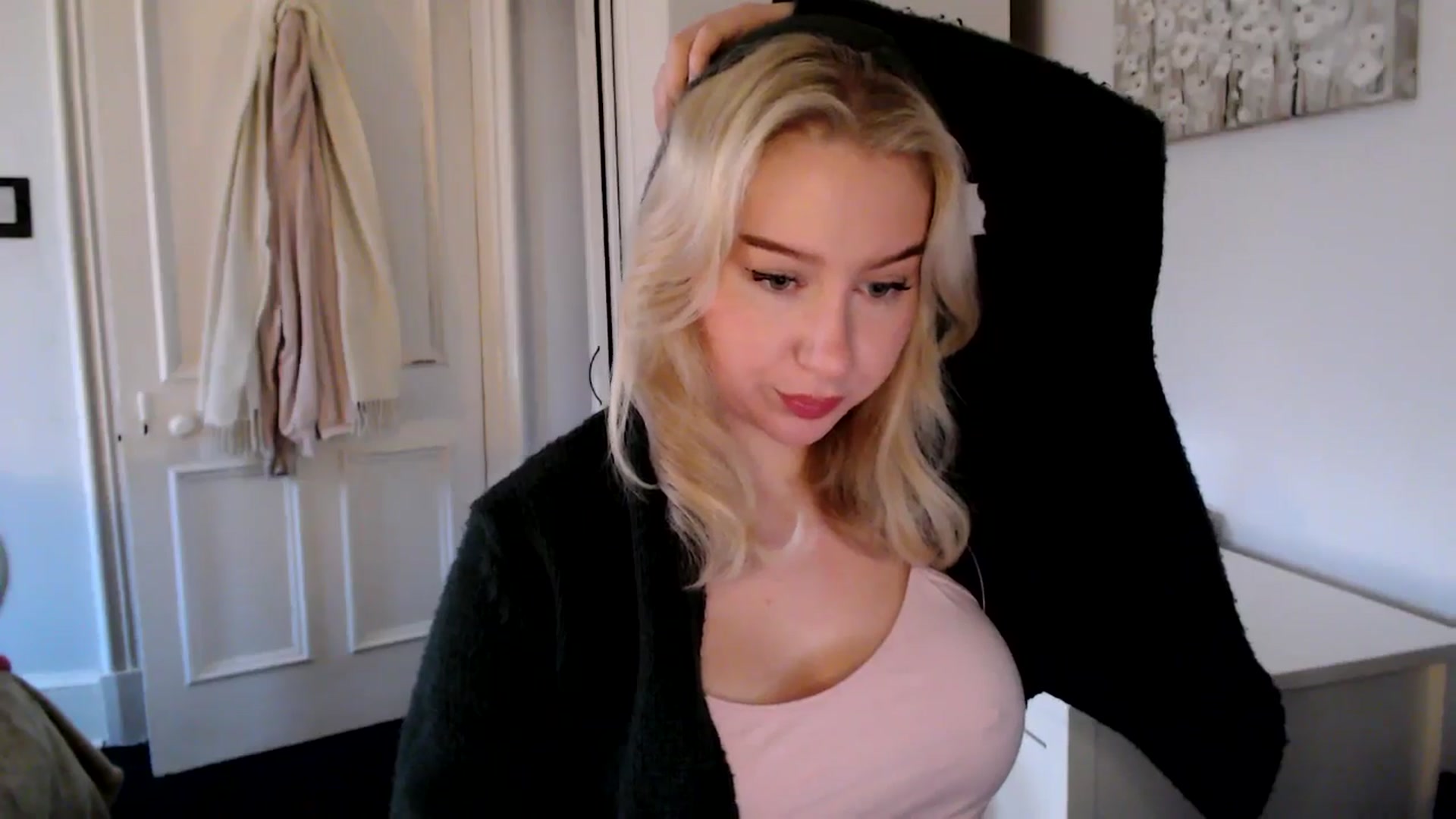 Gallery image thumbnail from Bday_Ava's myfreecams stream on, 01/18/2025, 09:42 image 11 of 20
