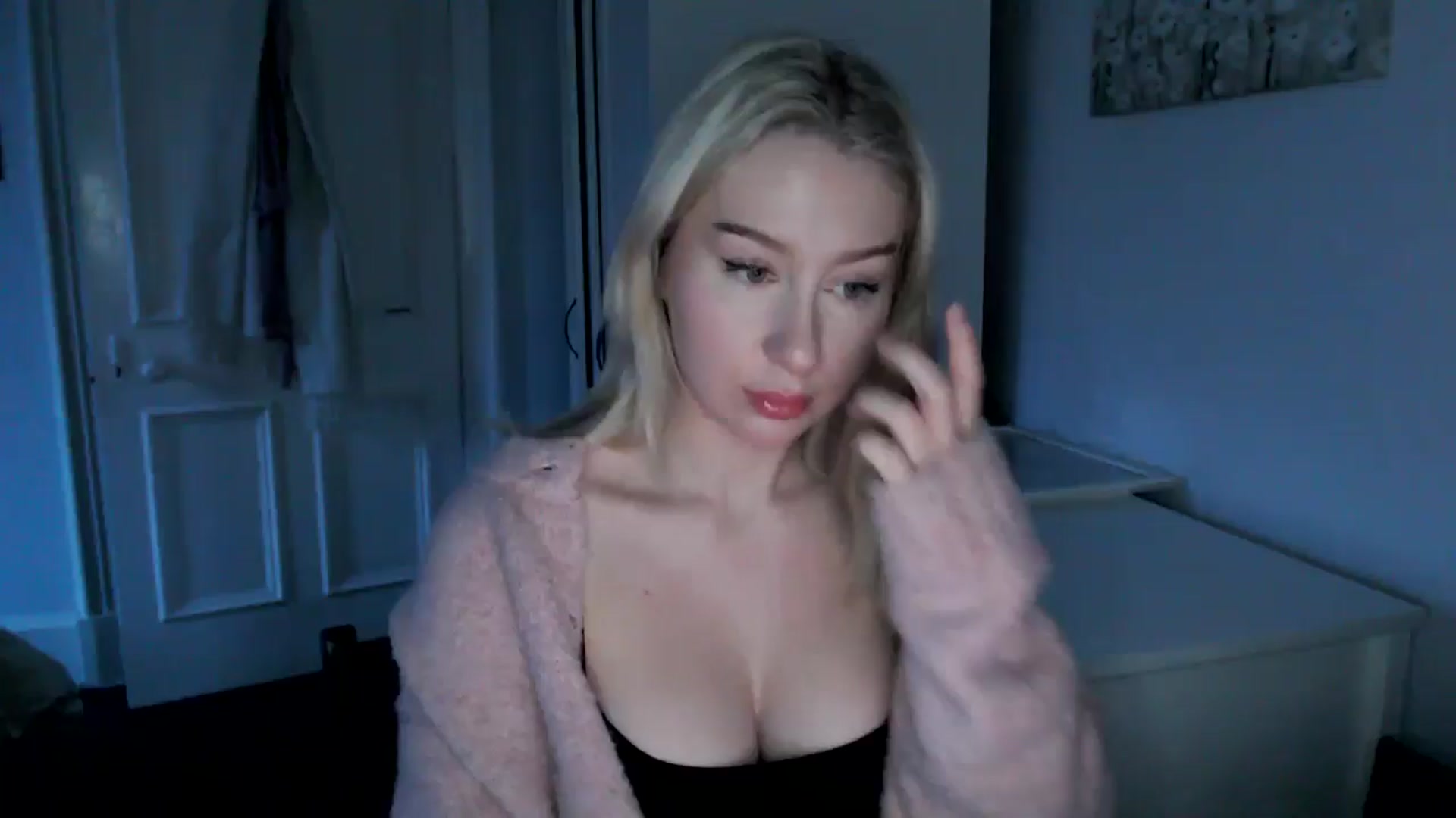 Gallery image thumbnail from Bday_Ava's myfreecams stream on, 01/20/2025, 16:20 image 14 of 20