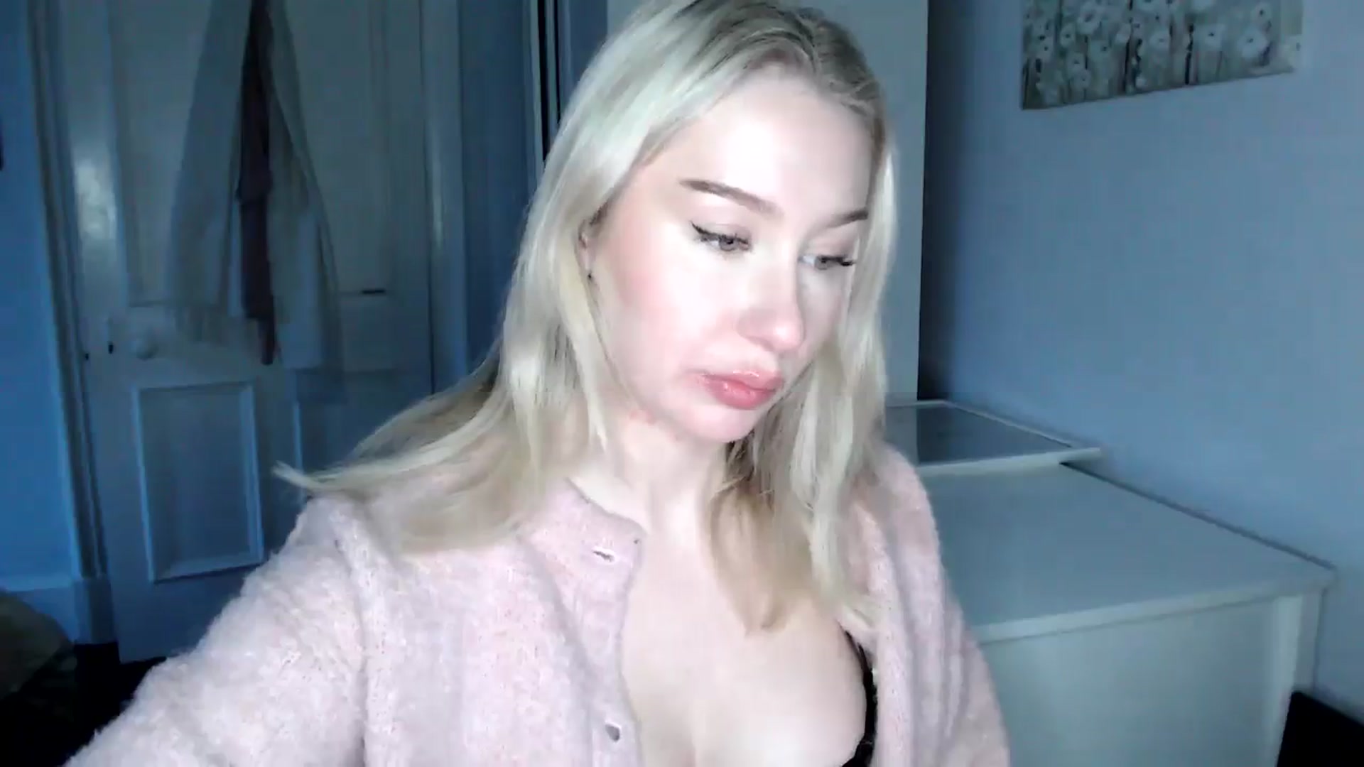 Gallery image thumbnail from Bday_Ava's myfreecams stream on, 01/20/2025, 16:20 image 13 of 20