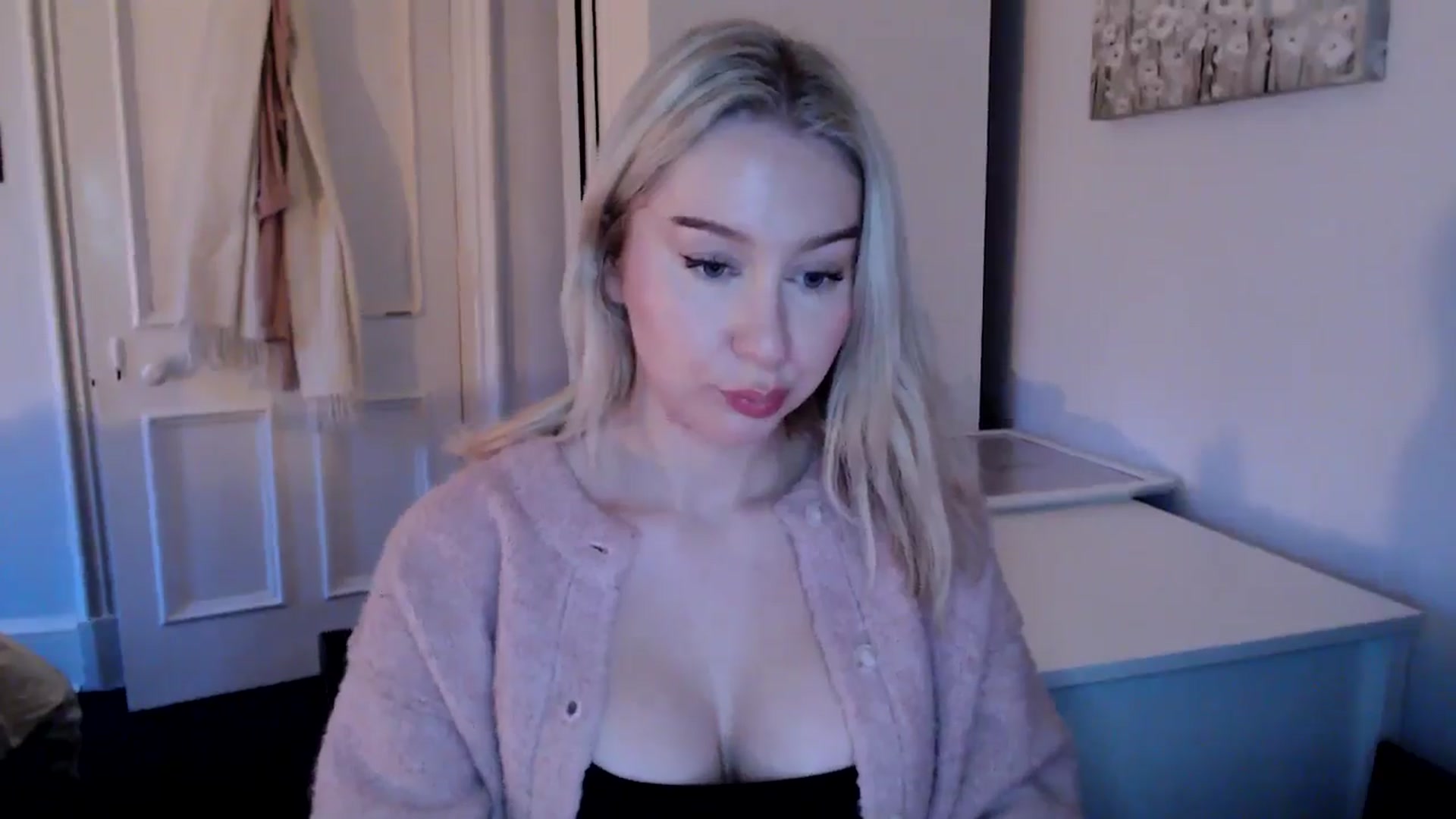 Gallery image thumbnail from Bday_Ava's myfreecams stream on, 01/20/2025, 16:20 image 15 of 20