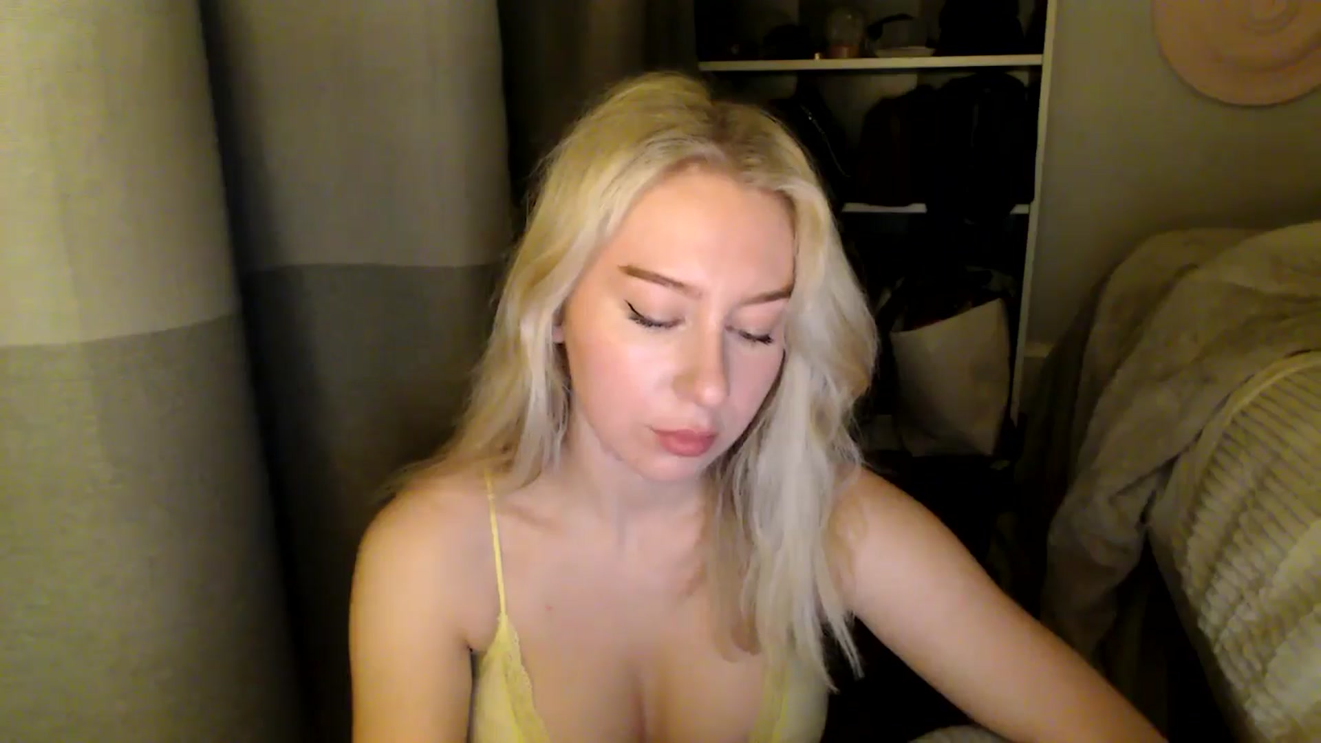 Gallery image thumbnail from Bday_Ava's myfreecams stream on, 01/20/2025, 21:03 image 18 of 20