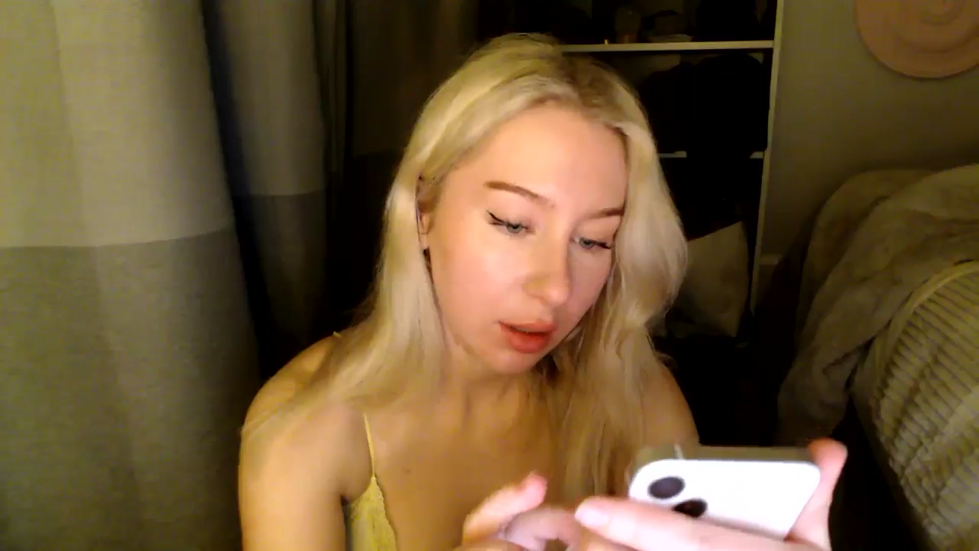 Gallery image thumbnail from Bday_Ava's myfreecams stream on, 01/20/2025, 21:03 image 15 of 20