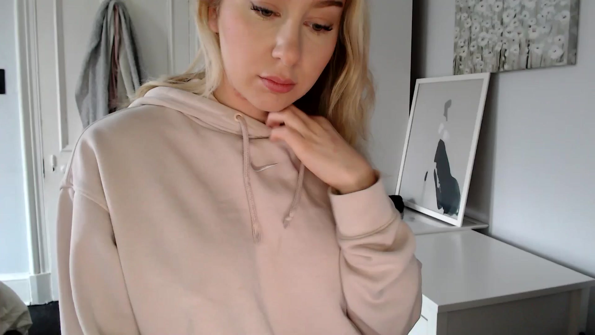 Gallery image thumbnail from Bday_Ava's myfreecams stream on, 01/21/2025, 11:48 image 19 of 20