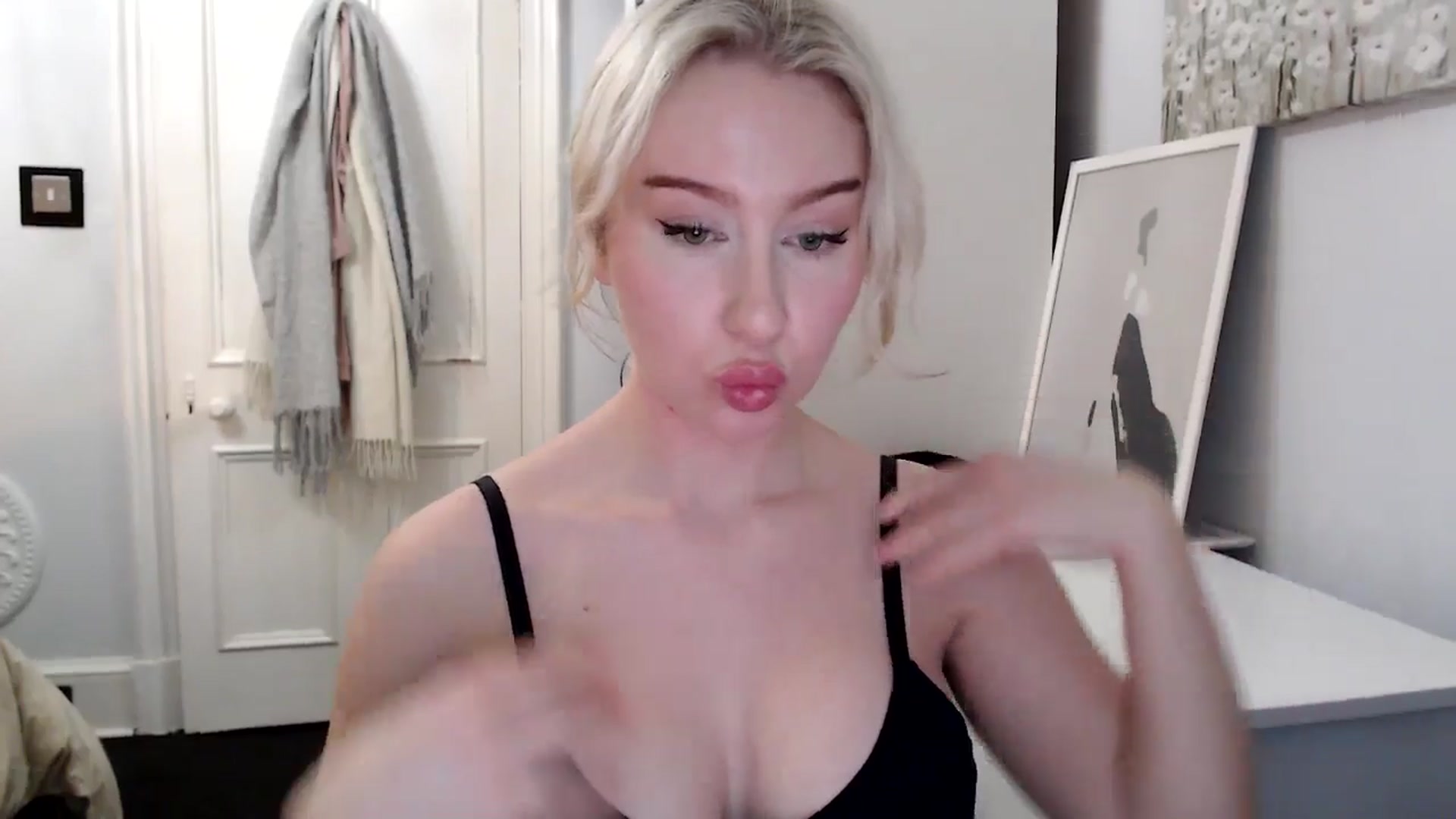 Gallery image thumbnail from Bday_Ava's myfreecams stream on, 01/21/2025, 20:25 image 17 of 20