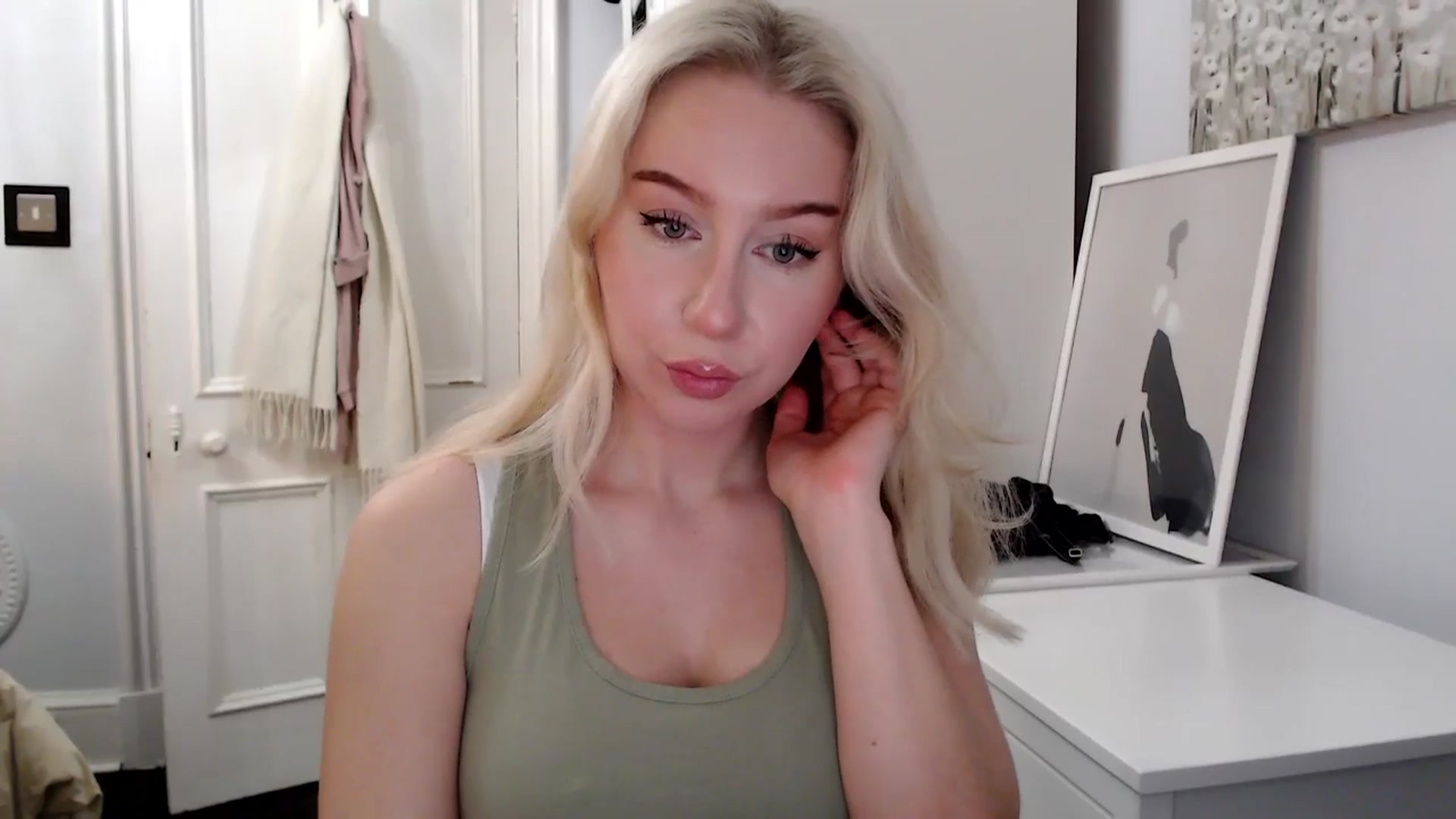 Gallery image thumbnail from Bday_Ava's myfreecams stream on, 01/22/2025, 19:05 image 15 of 20