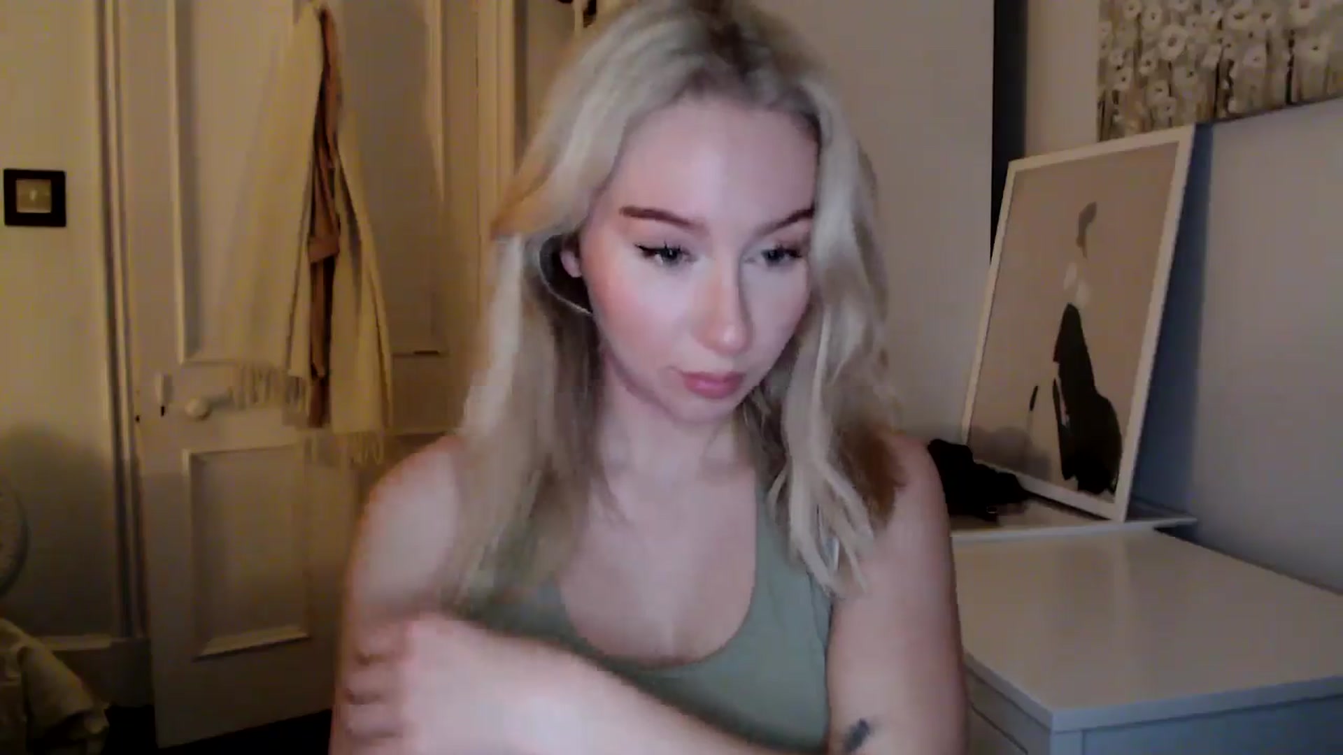 Gallery image thumbnail from Bday_Ava's myfreecams stream on, 01/22/2025, 19:05 image 17 of 20