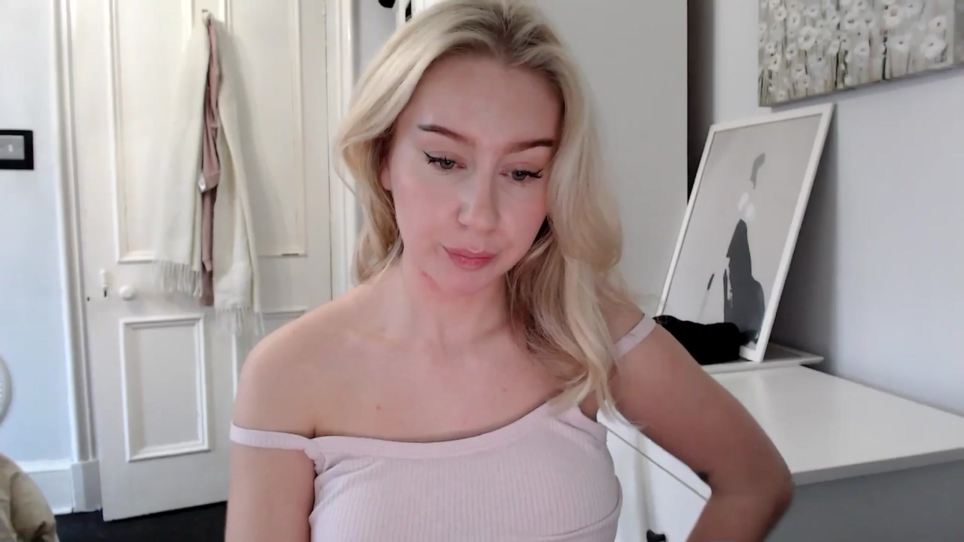 Gallery image thumbnail from Bday_Ava's myfreecams stream on, 01/24/2025, 15:17 image 19 of 20