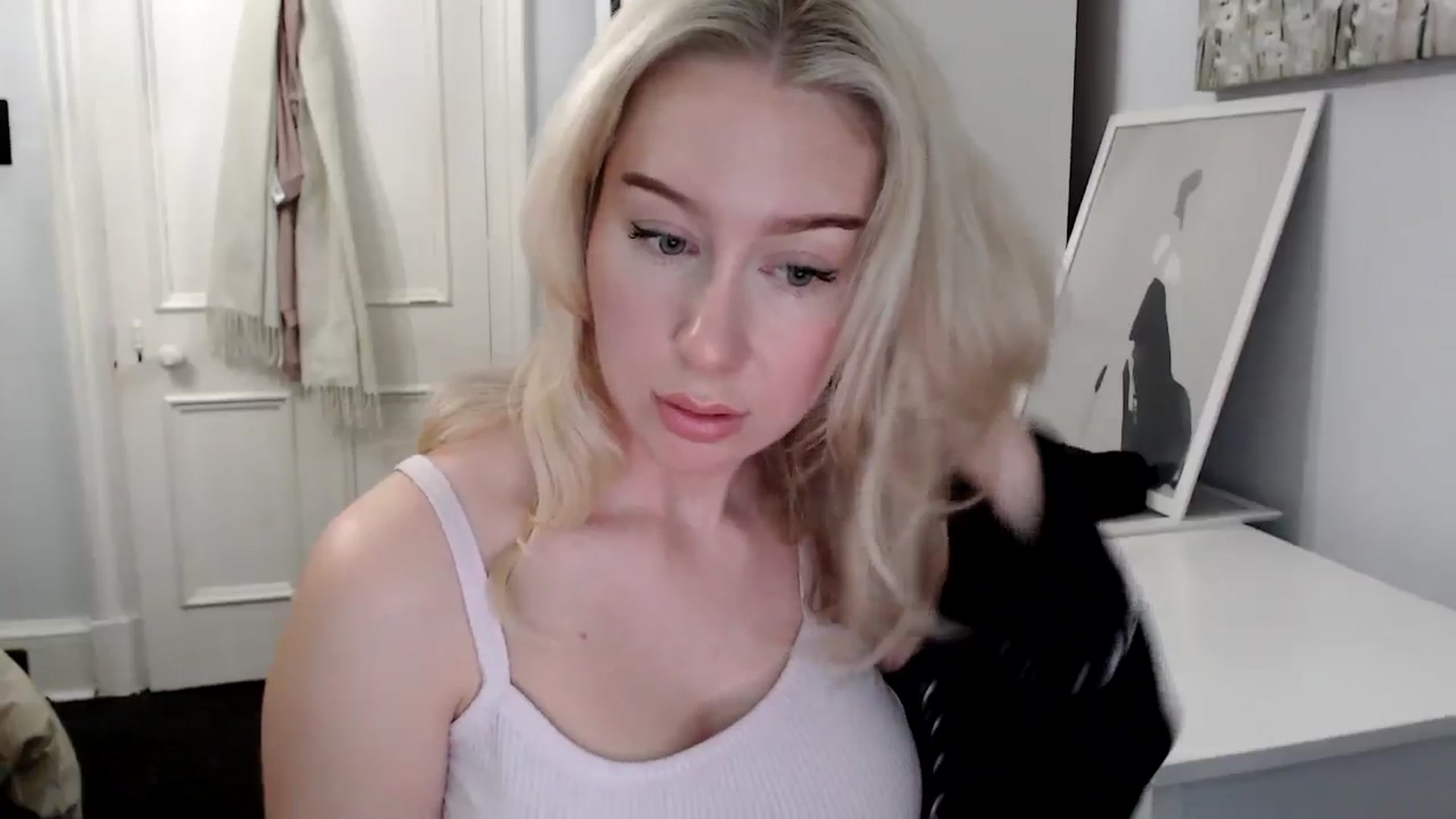 Gallery image thumbnail from Bday_Ava's myfreecams stream on, 01/24/2025, 18:28 image 15 of 20