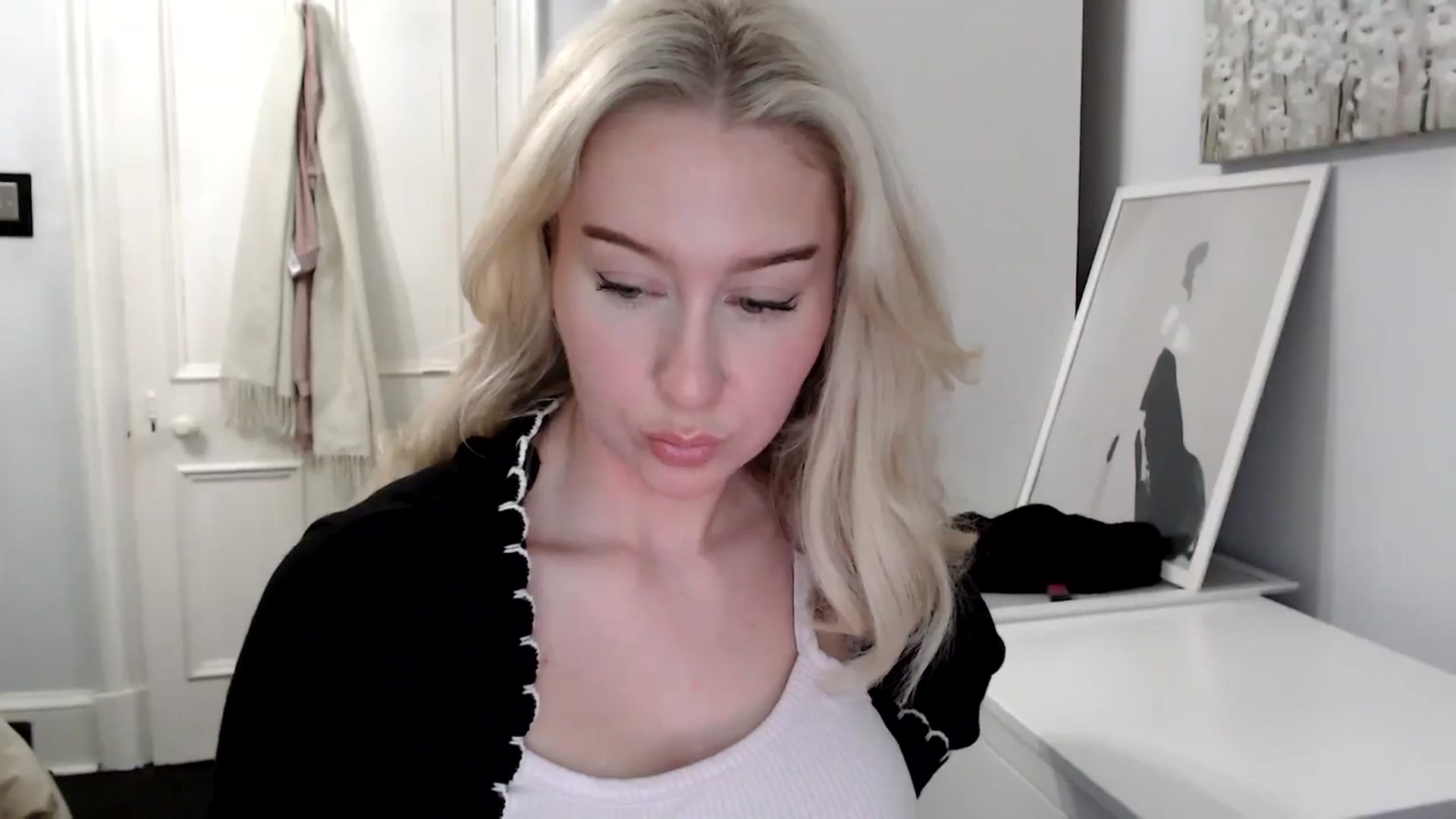 Gallery image thumbnail from Bday_Ava's myfreecams stream on, 01/24/2025, 18:28 image 19 of 20