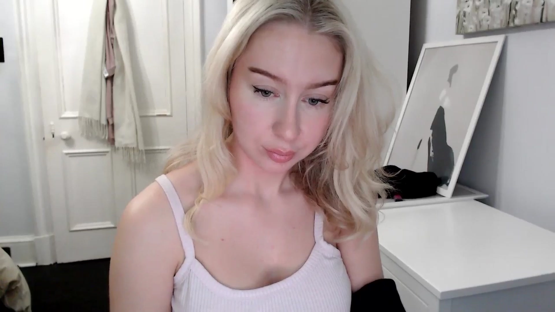 Gallery image thumbnail from Bday_Ava's myfreecams stream on, 01/24/2025, 18:28 image 14 of 20