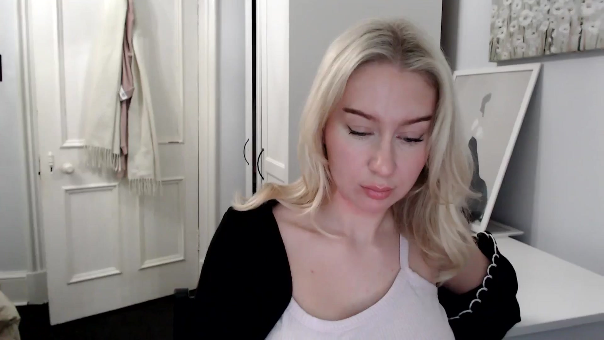 Gallery image thumbnail from Bday_Ava's myfreecams stream on, 01/24/2025, 19:12 image 9 of 20