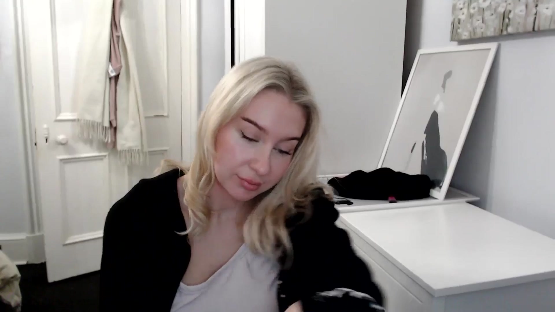 Gallery image thumbnail from Bday_Ava's myfreecams stream on, 01/24/2025, 19:12 image 10 of 20