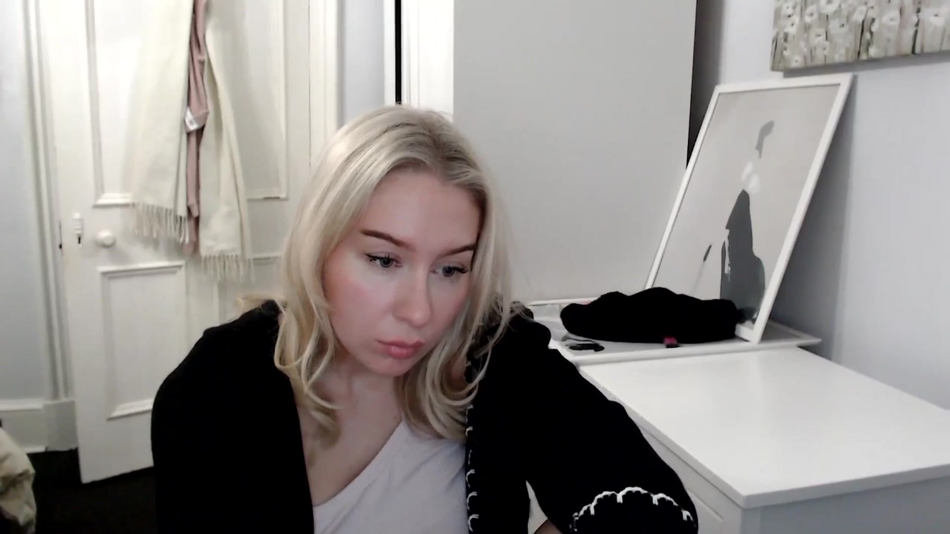Gallery image thumbnail from Bday_Ava's myfreecams stream on, 01/24/2025, 19:12 image 14 of 20