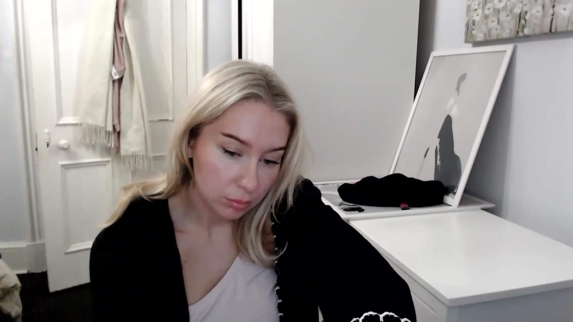 Gallery image thumbnail from Bday_Ava's myfreecams stream on, 01/24/2025, 19:12 image 15 of 20
